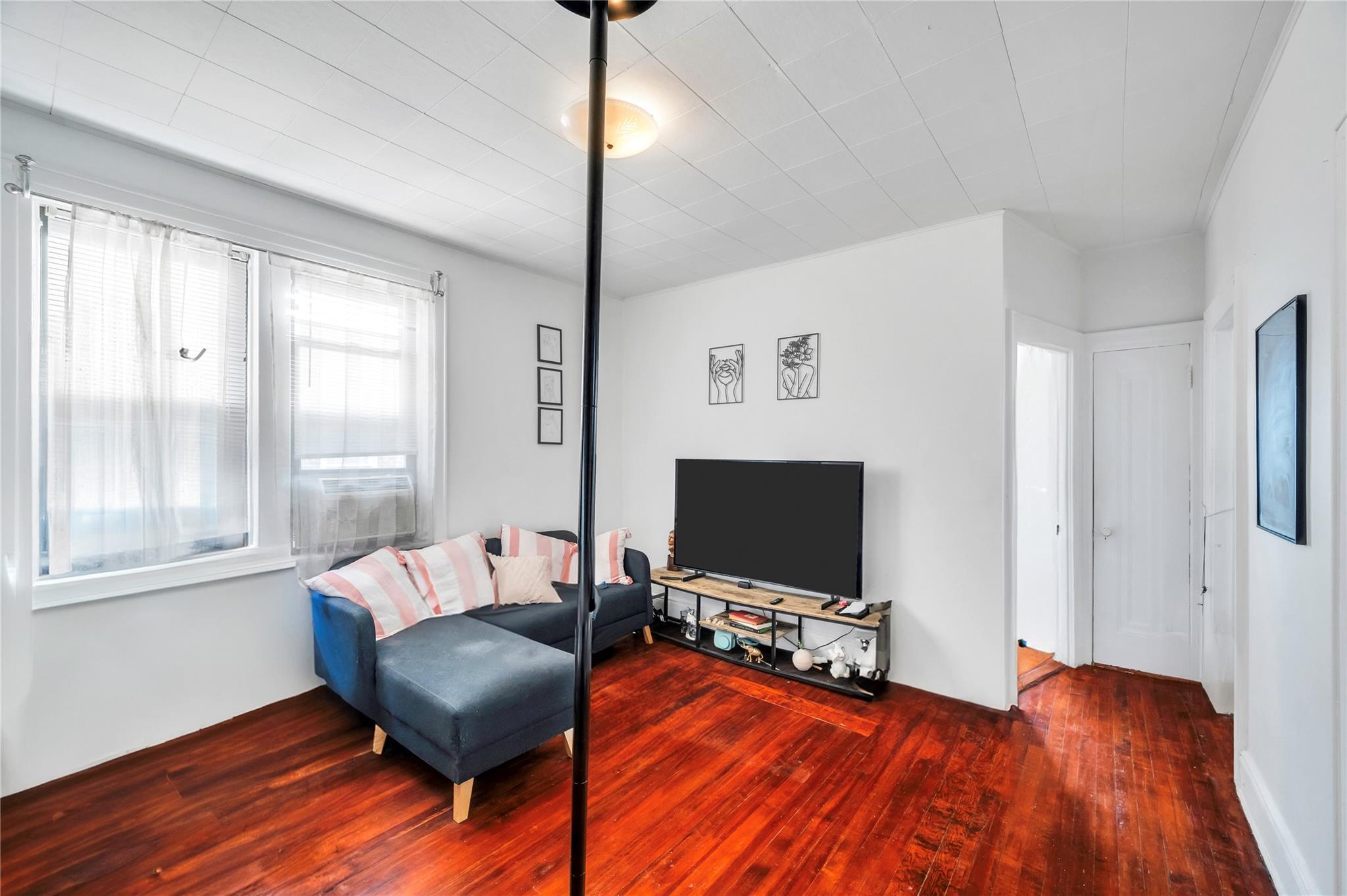 Single Family 77th  Queens, NY 11372, MLS-807768-9