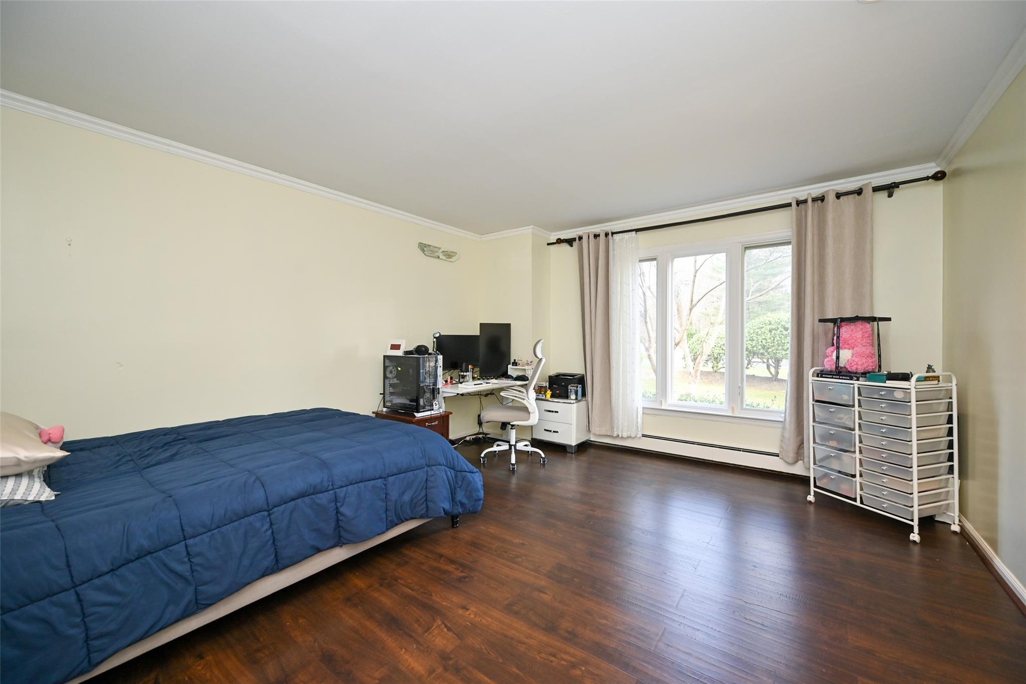 Single Family Annandale  Nassau County, NY 11791, MLS-807913-16