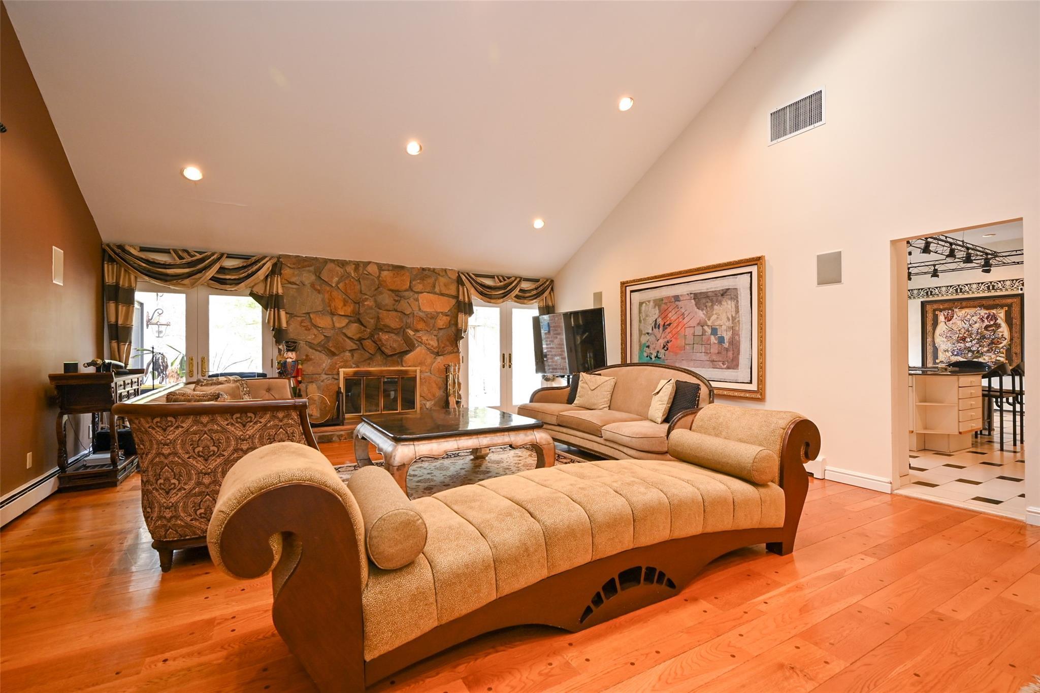 Single Family Annandale  Nassau County, NY 11791, MLS-807913-3