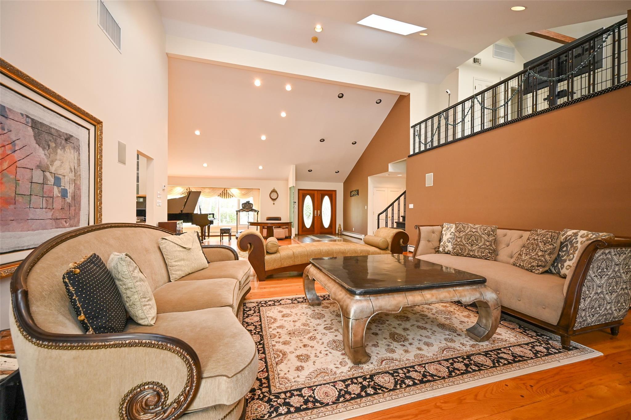Single Family Annandale  Nassau County, NY 11791, MLS-807913-4