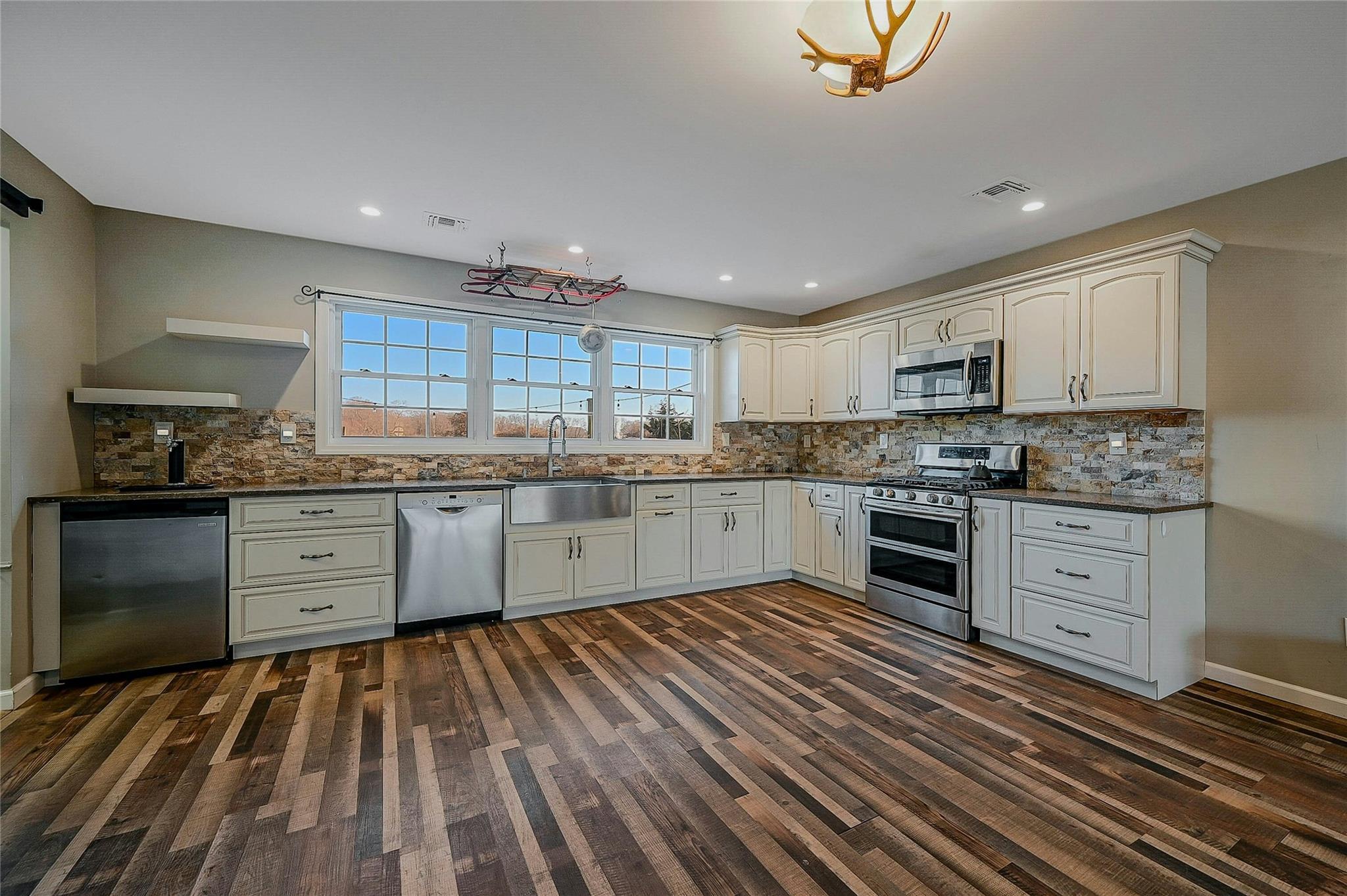 Single Family Main  Suffolk County, NY 11947, MLS-807915-11