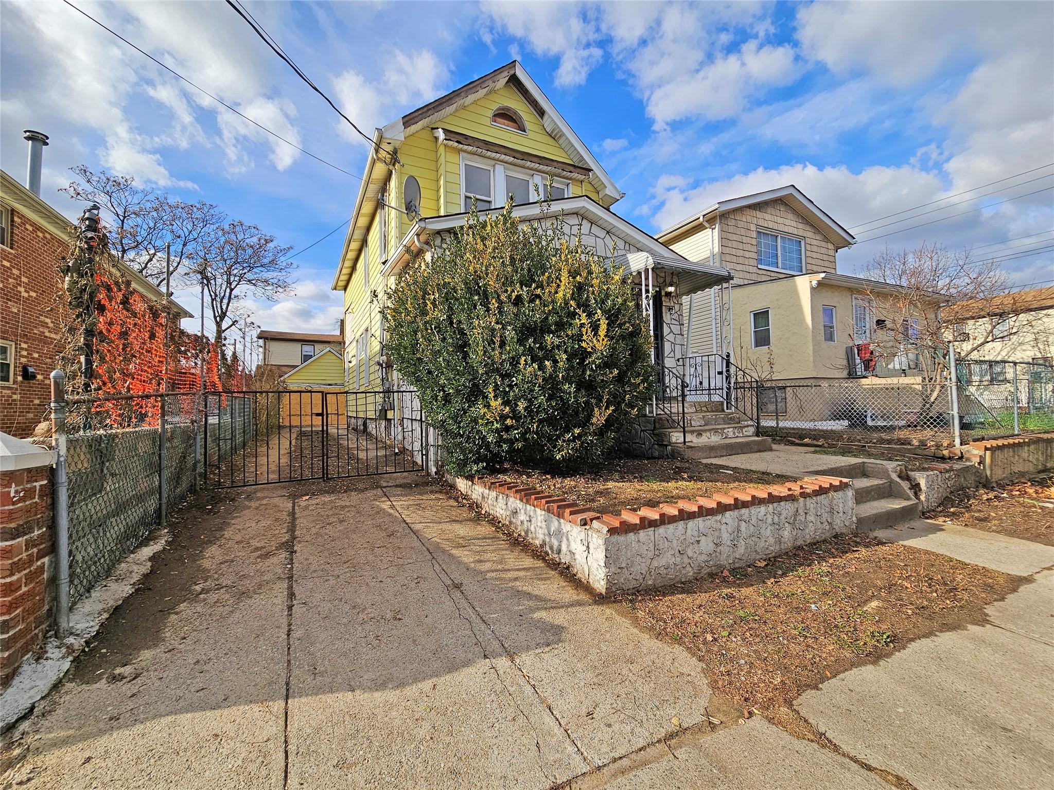 Single Family in New York - 131  Queens, NY 11420