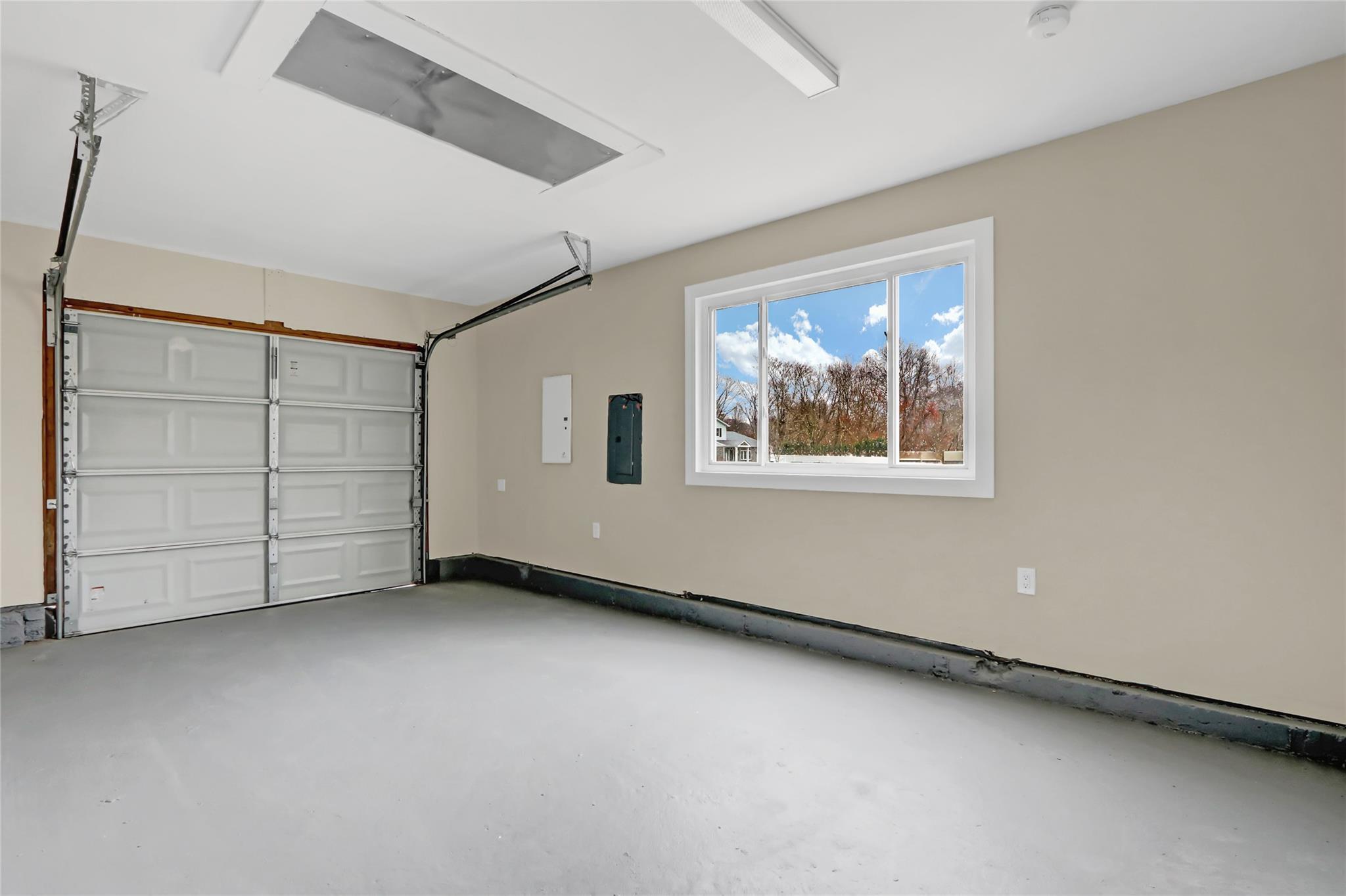 Single Family Kool  Suffolk County, NY 11776, MLS-808162-25