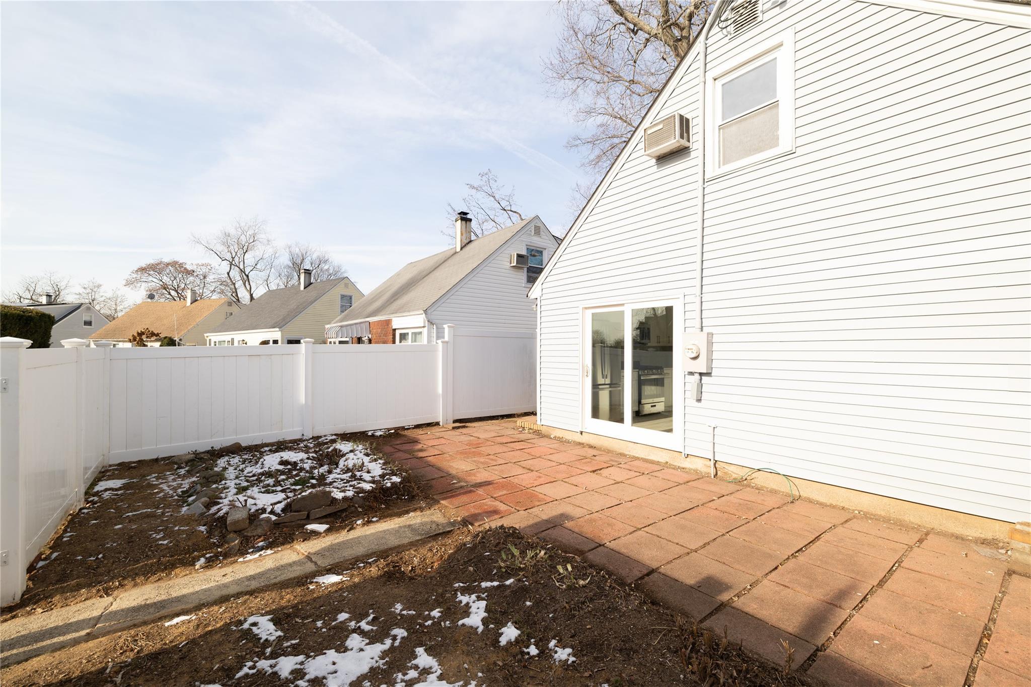 Single Family Little Neck  Nassau County, NY 11710, MLS-808181-17