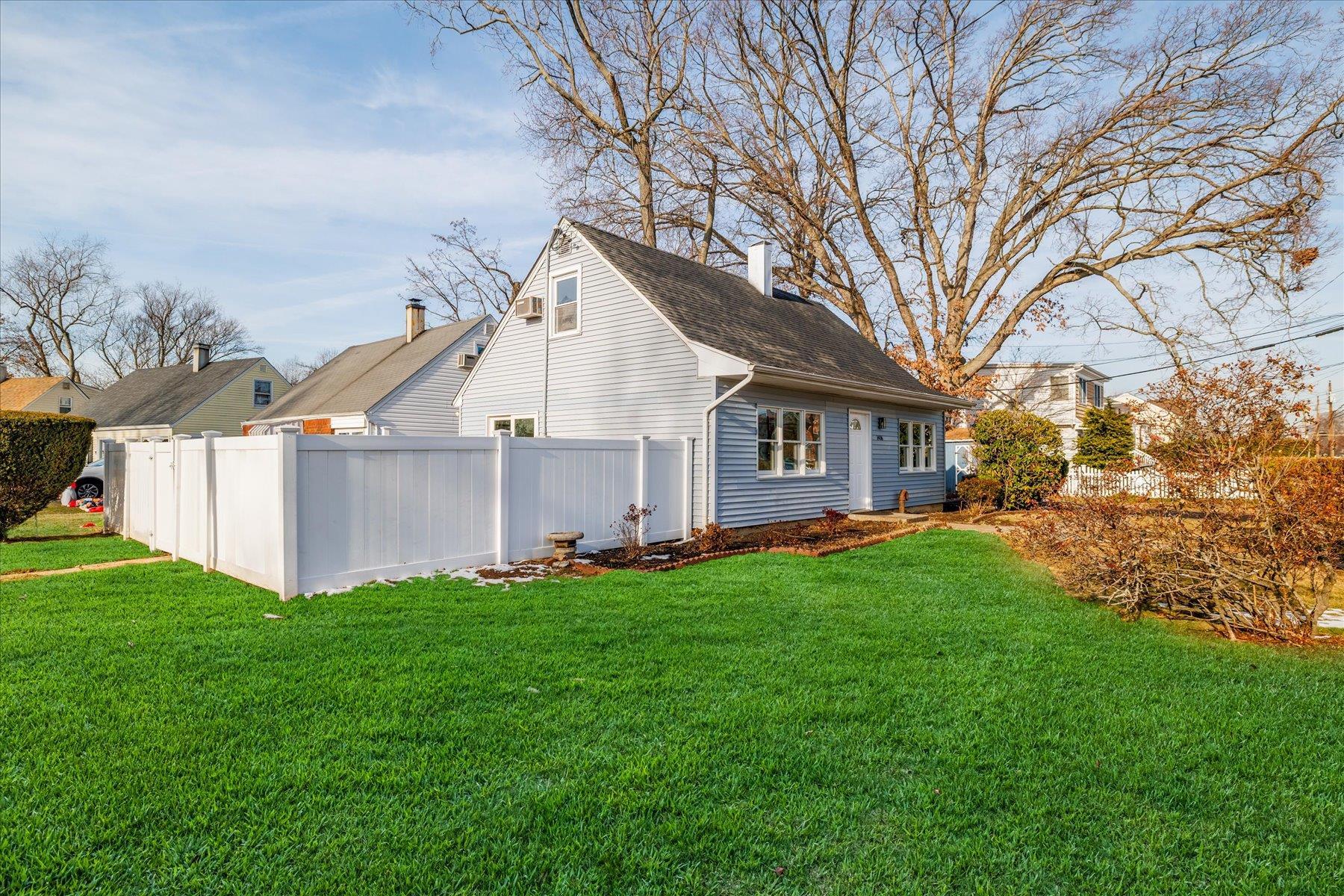 Single Family Little Neck  Nassau County, NY 11710, MLS-808181-18