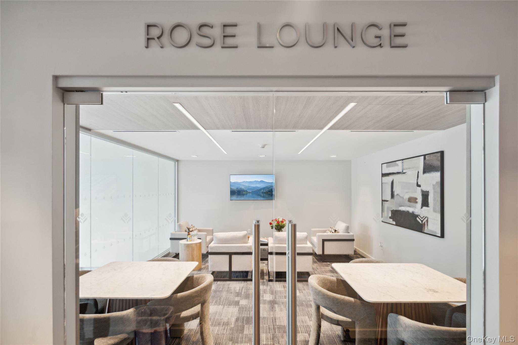 Condo Middle Neck  Nassau County, NY 11021, MLS-808510-16