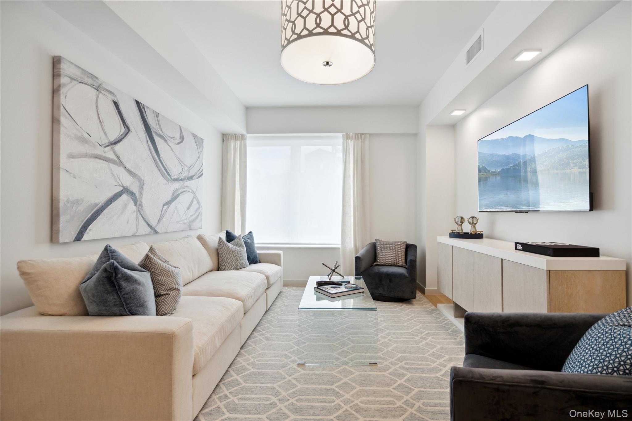 Condo Middle Neck  Nassau County, NY 11021, MLS-808510-21