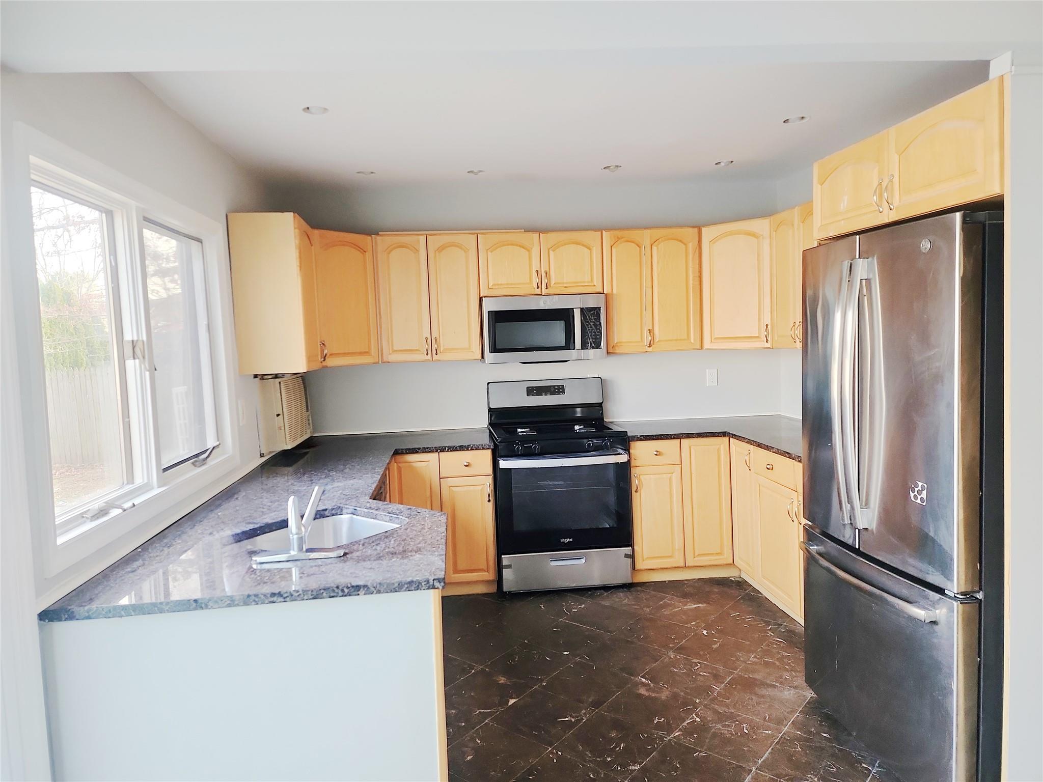 Single Family Glenmere  Suffolk County, NY 11727, MLS-808795-5