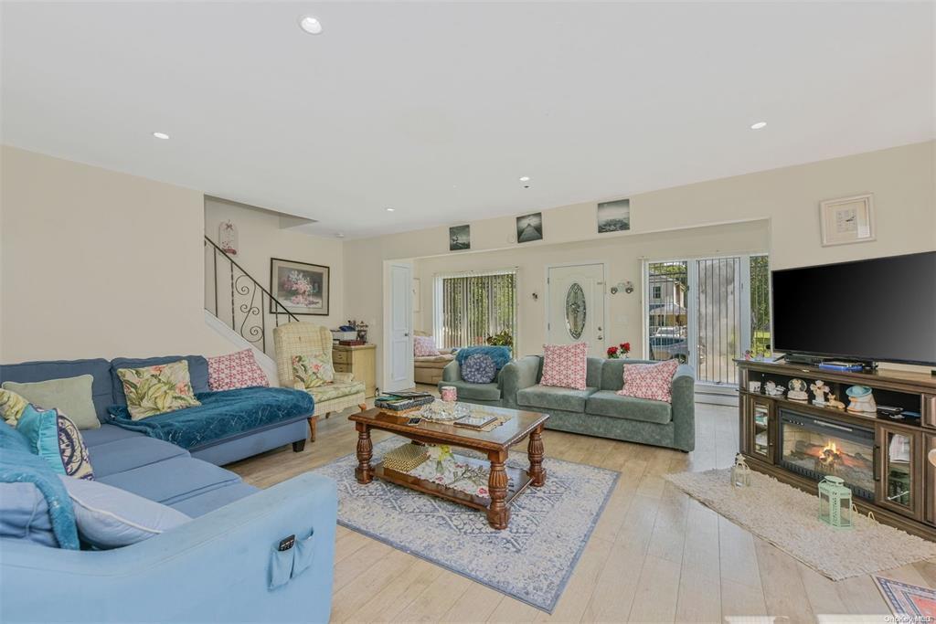 Single Family Barton  Suffolk County, NY 11772, MLS-808939-8