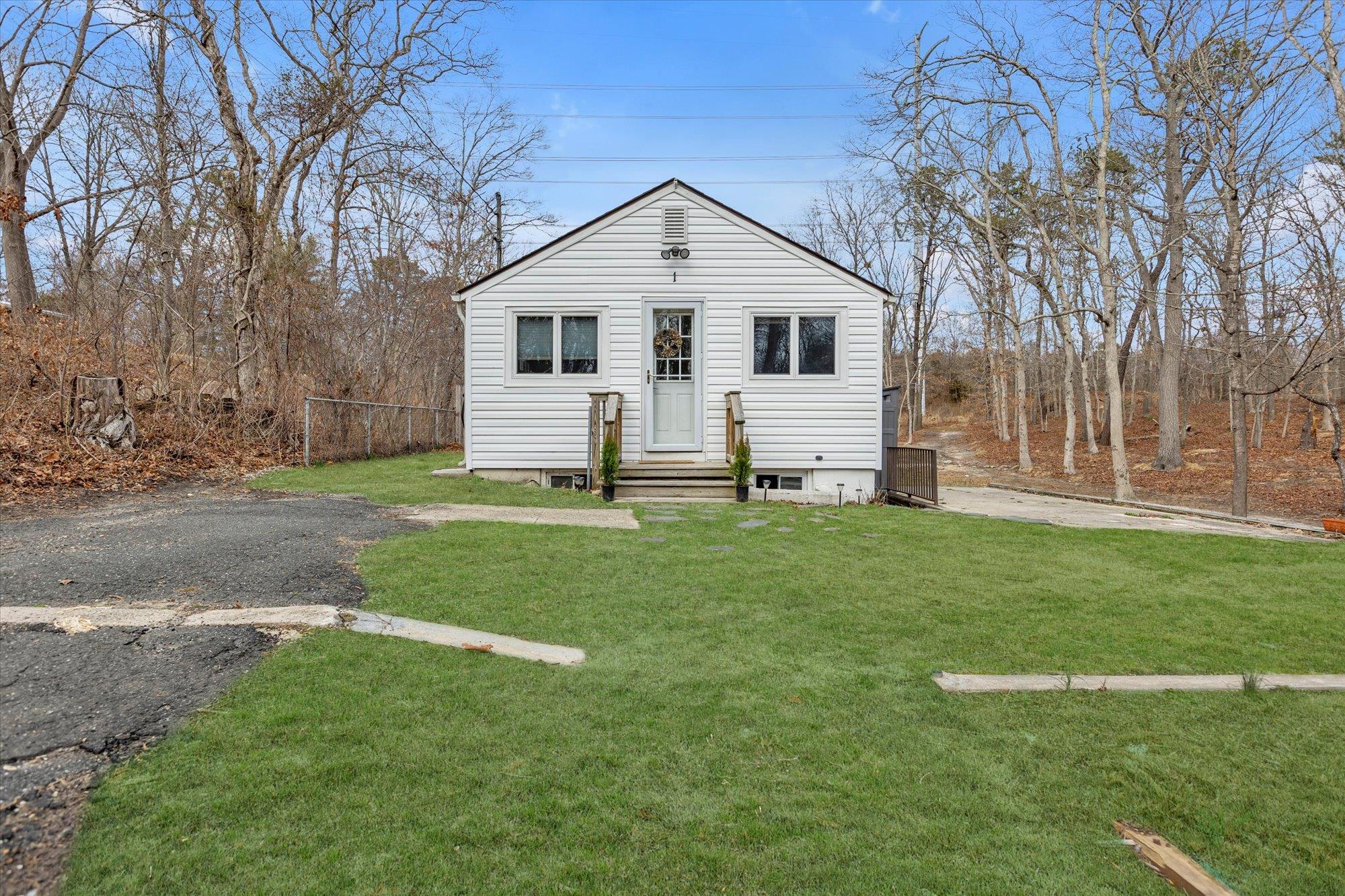 Single Family Rexmere  Suffolk County, NY 11738, MLS-808949-21