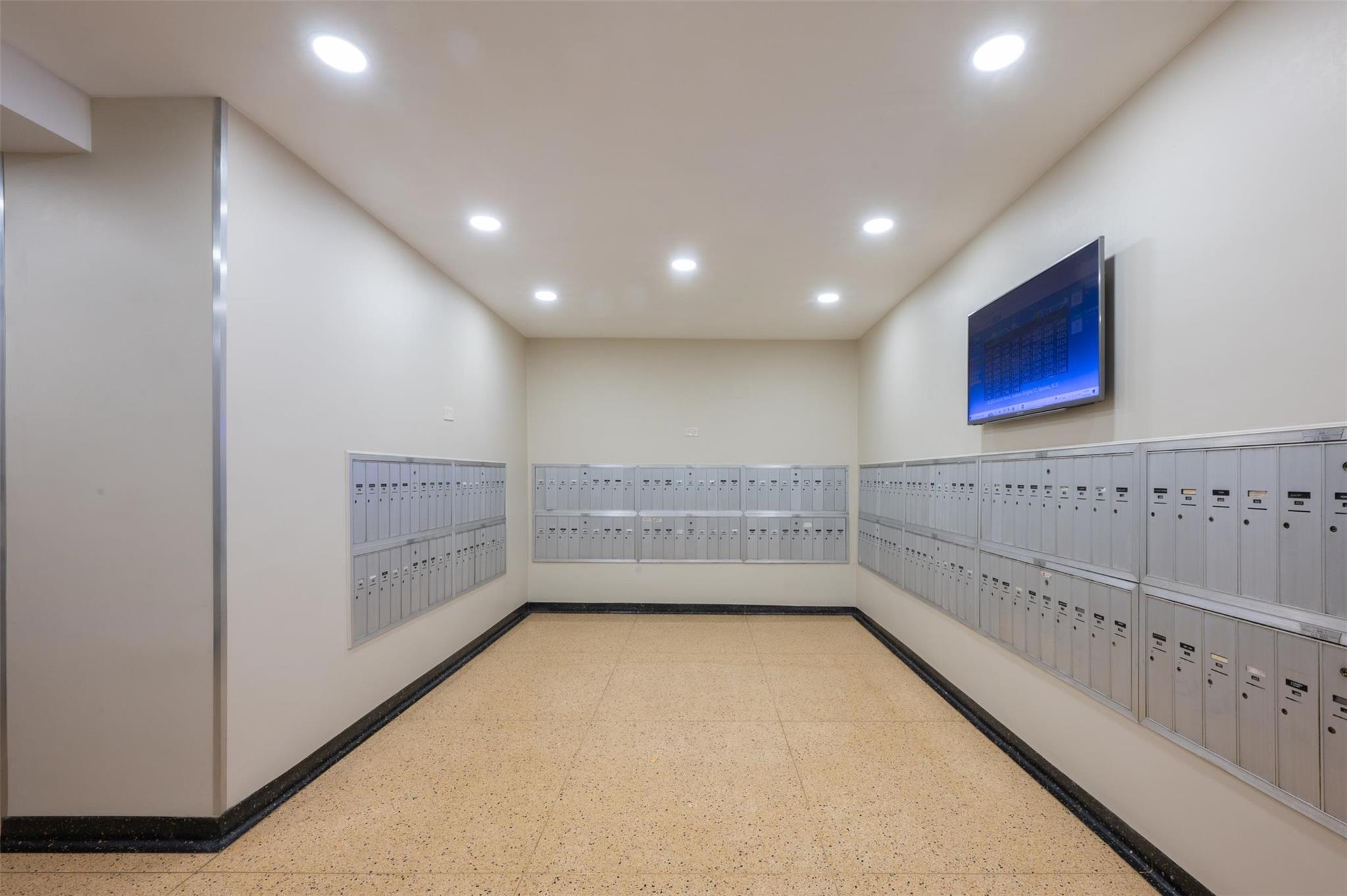 Condo Leverich  Queens, NY 11372, MLS-809185-10