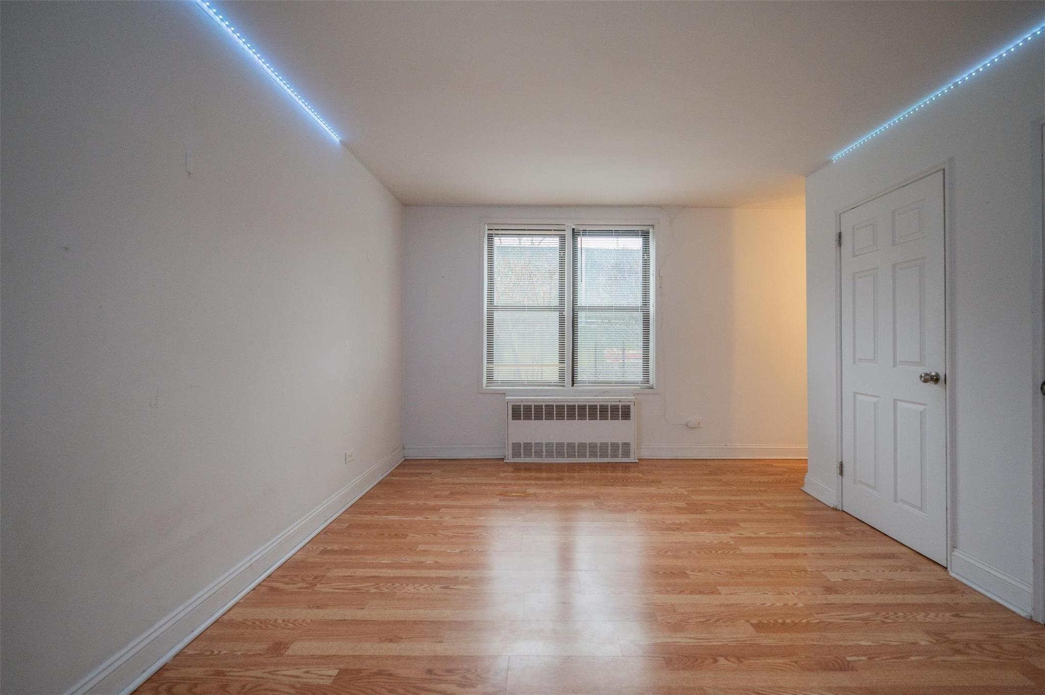 Condo Leverich  Queens, NY 11372, MLS-809185-6