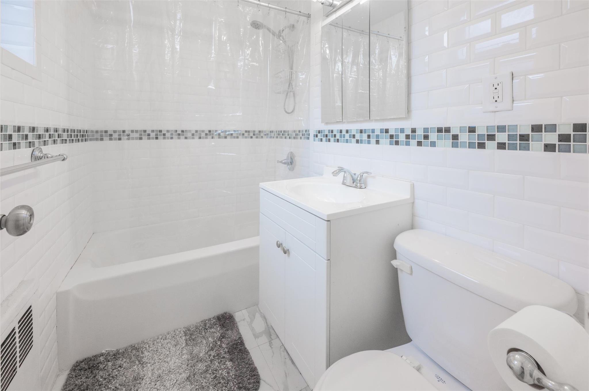 Condo Leverich  Queens, NY 11372, MLS-809185-8