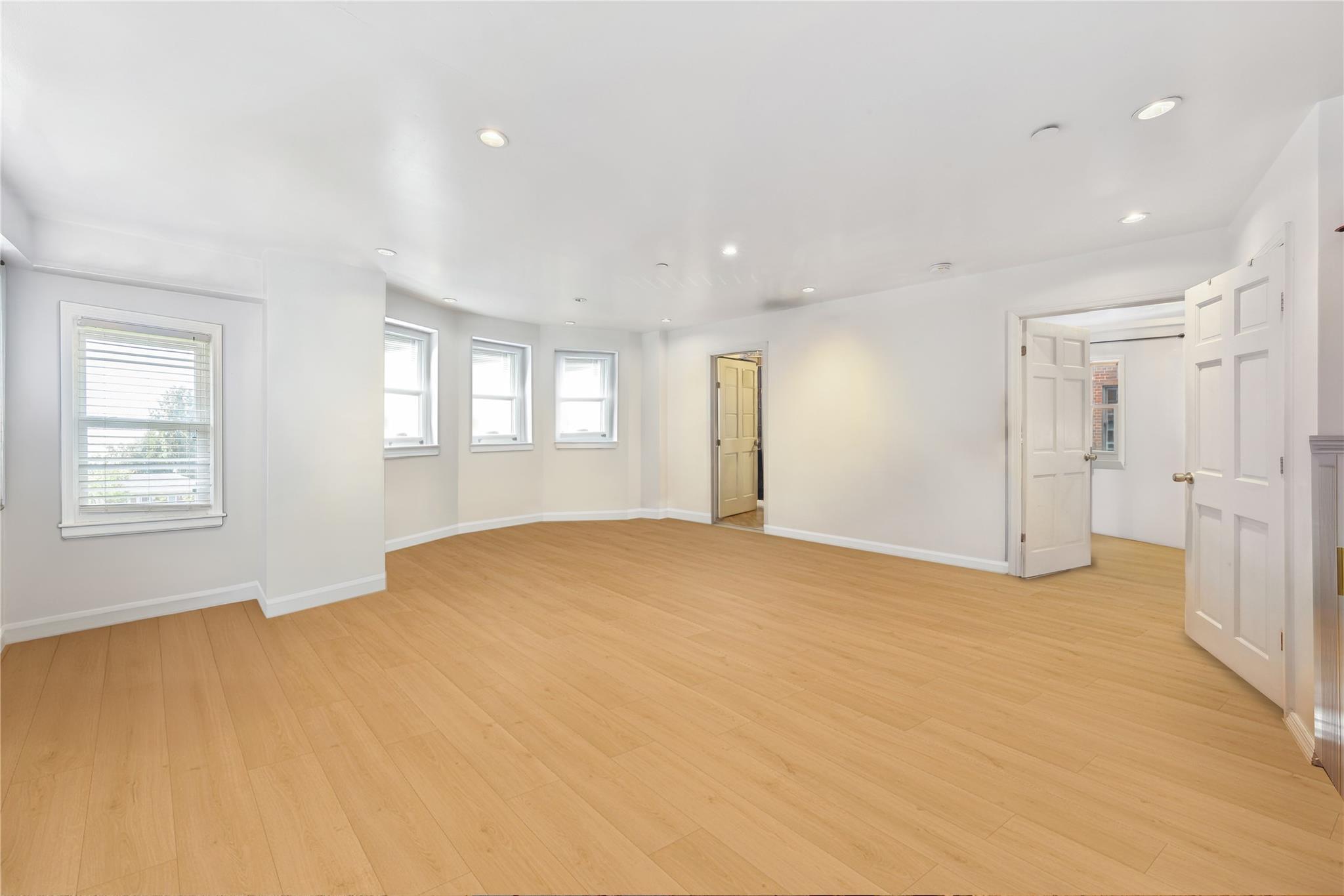 Commercial Sale Newtown  Queens, NY 11103, MLS-809204-16