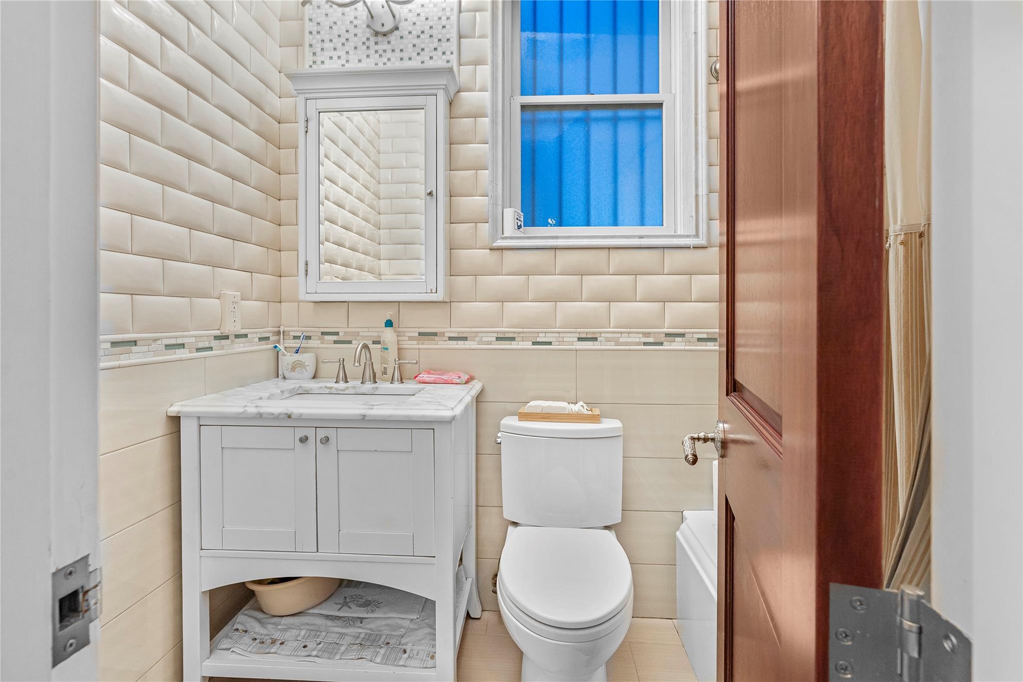Condo Wallabout St #penthouse  Brooklyn, NY 11206-4317, MLS-809243-17