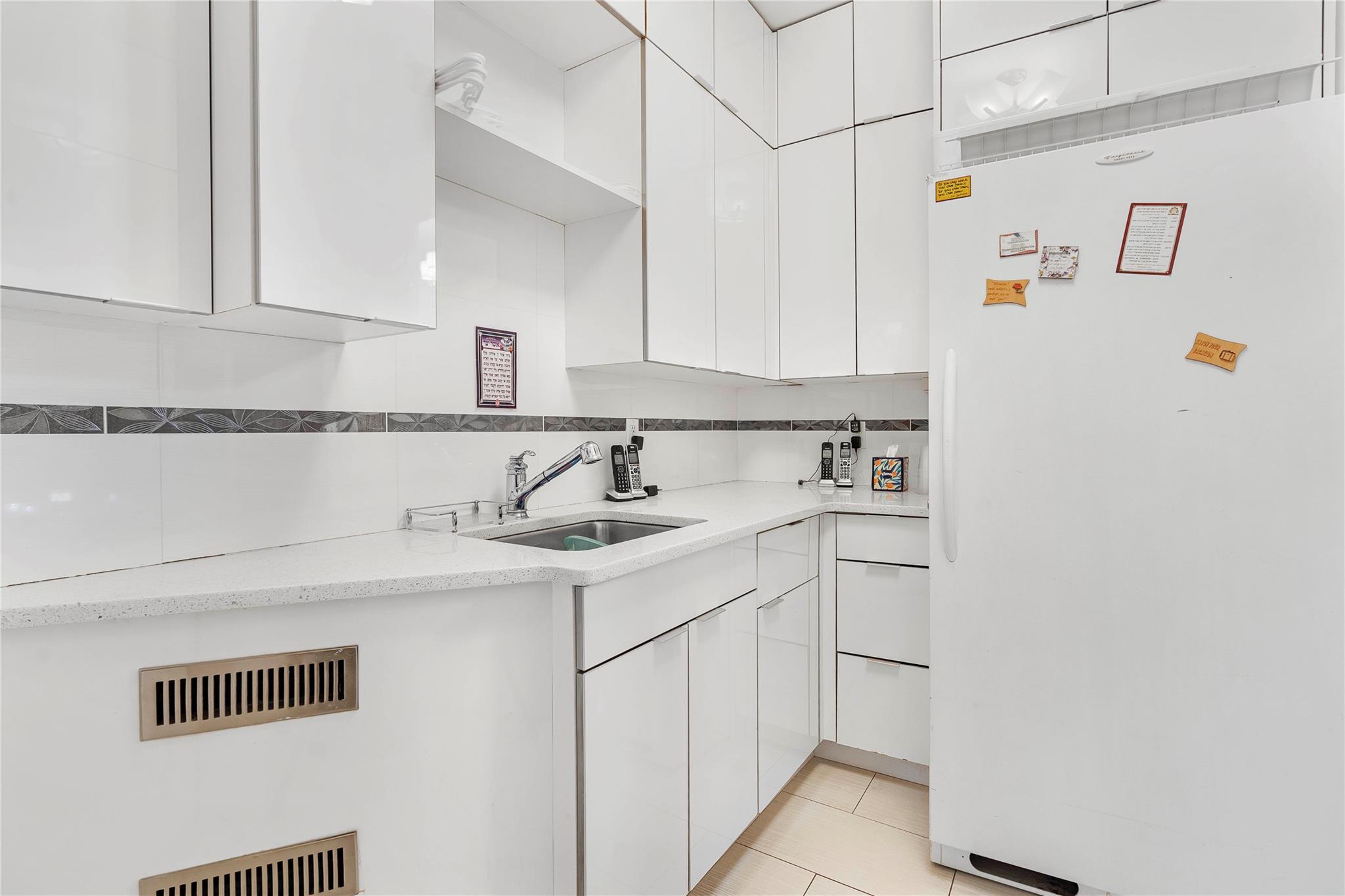 Condo Wallabout St #penthouse  Brooklyn, NY 11206-4317, MLS-809243-24