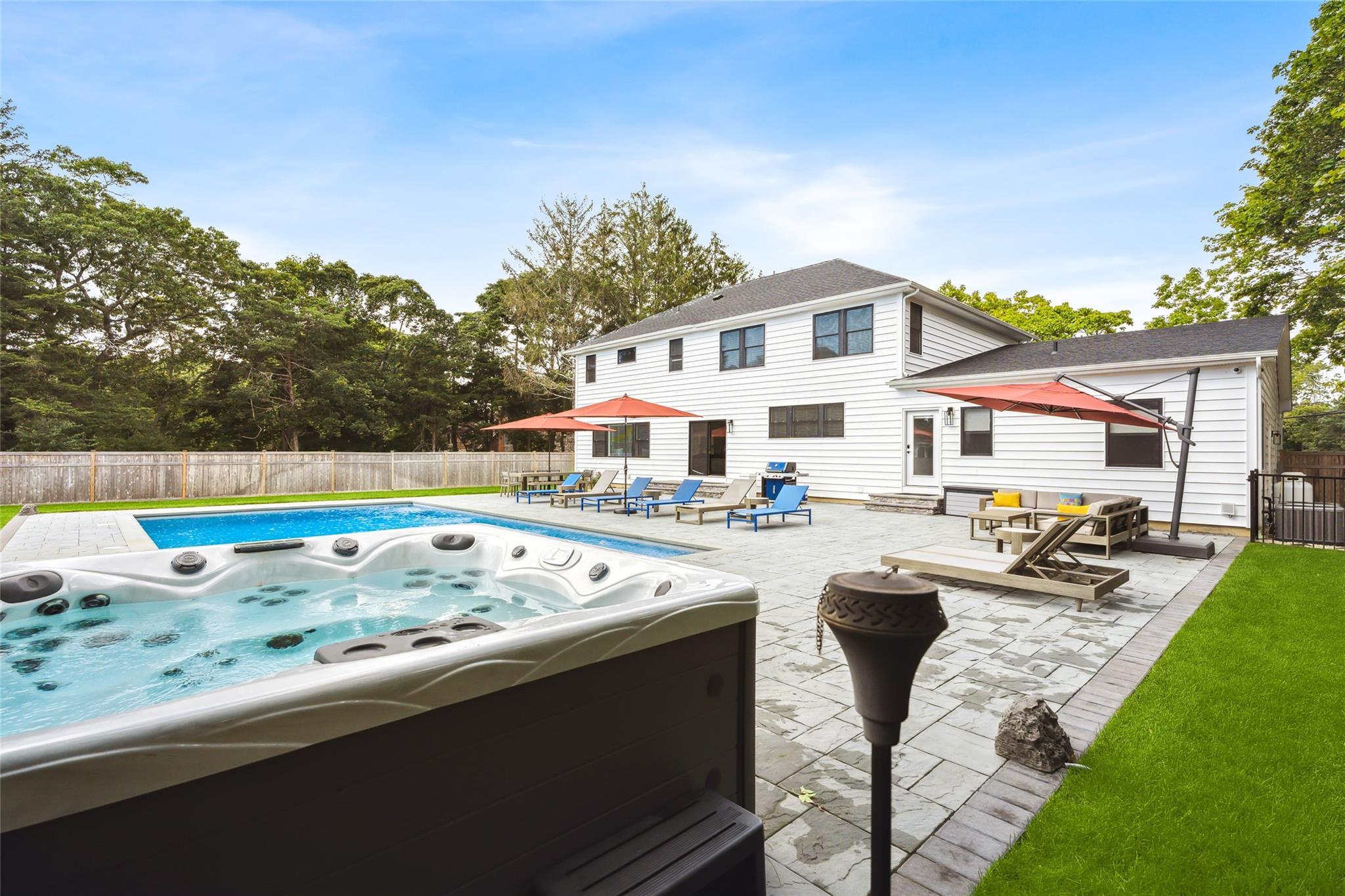 Apartment Old Country  Suffolk County, NY 11977, MLS-809302-23