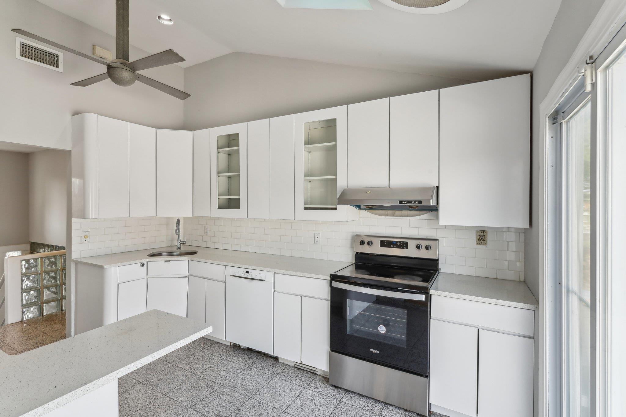Single Family Dehan  Suffolk County, NY 11787, MLS-809304-10