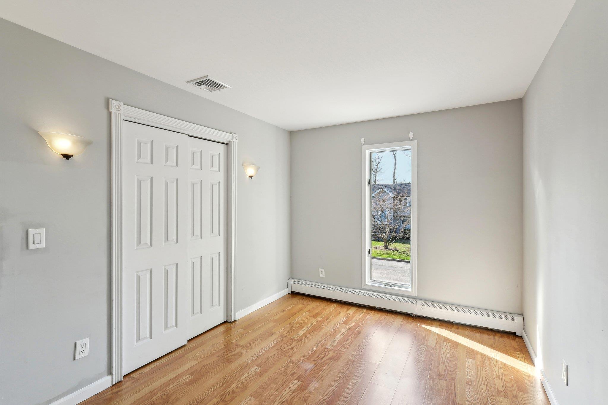 Single Family Dehan  Suffolk County, NY 11787, MLS-809304-15