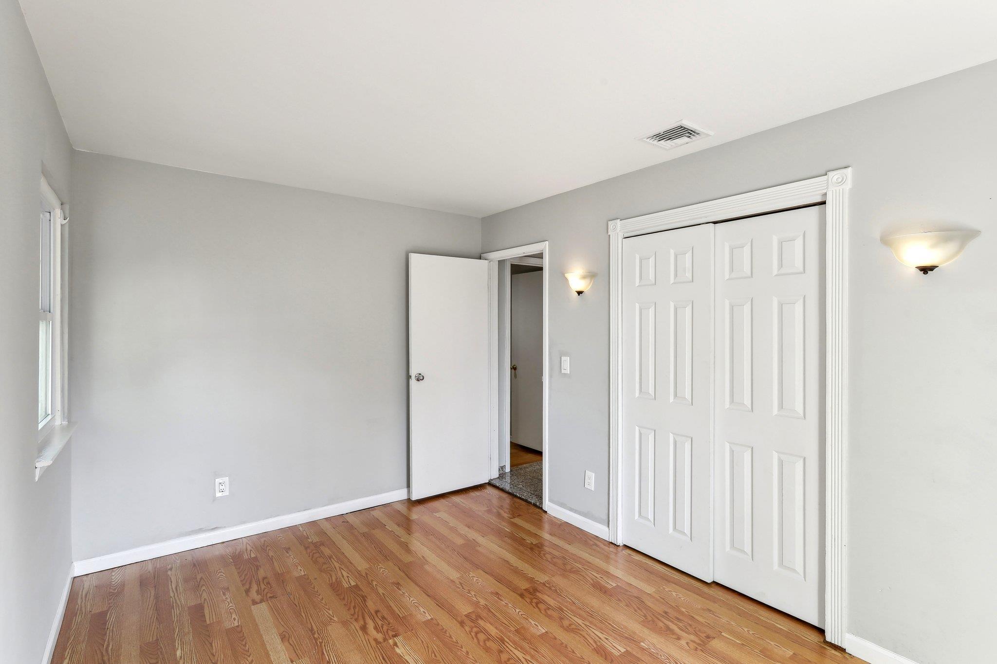 Single Family Dehan  Suffolk County, NY 11787, MLS-809304-16