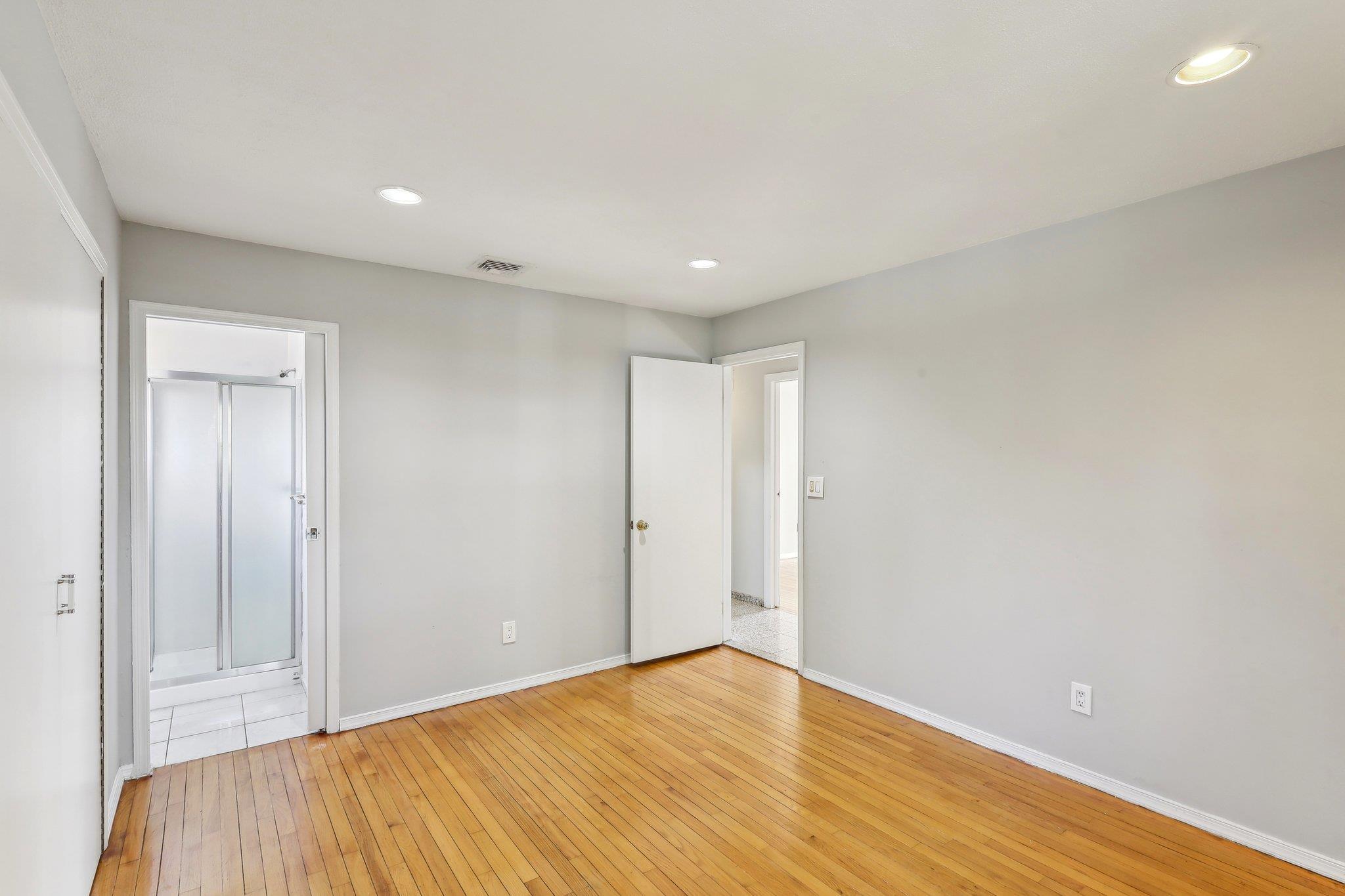 Single Family Dehan  Suffolk County, NY 11787, MLS-809304-19