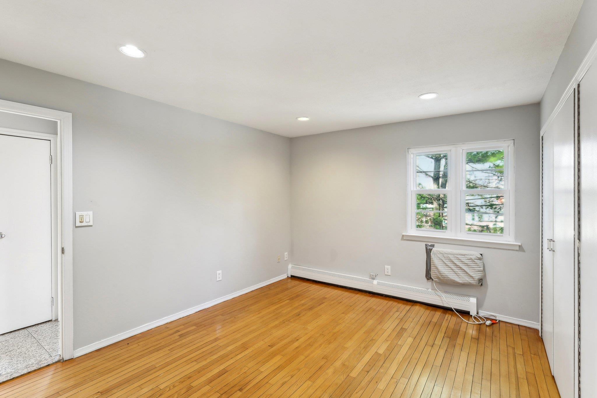 Single Family Dehan  Suffolk County, NY 11787, MLS-809304-20