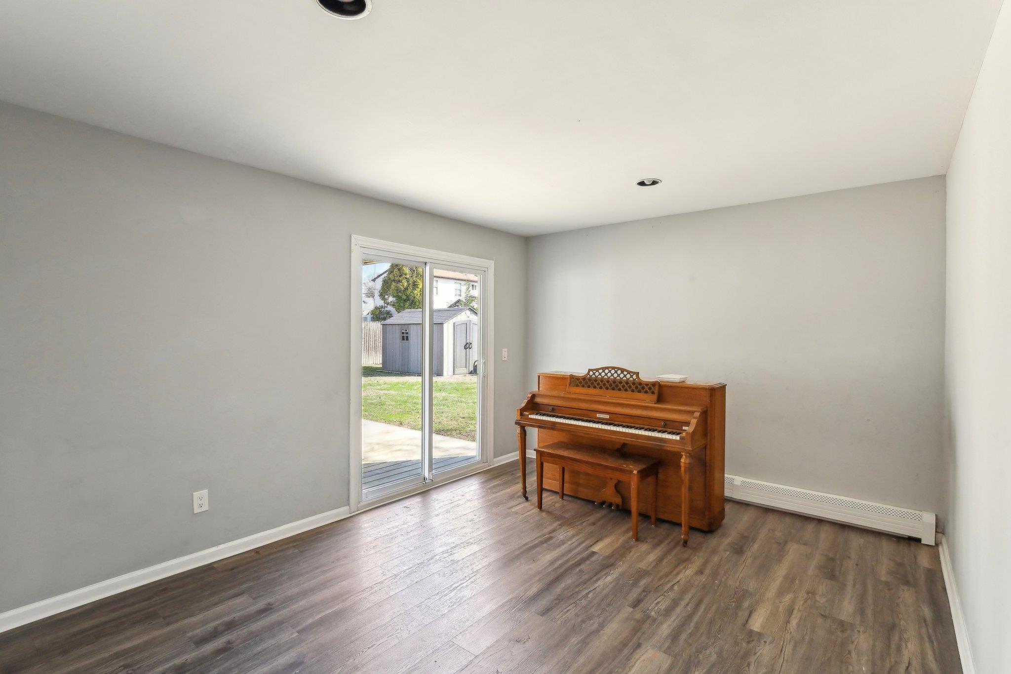 Single Family Dehan  Suffolk County, NY 11787, MLS-809304-26