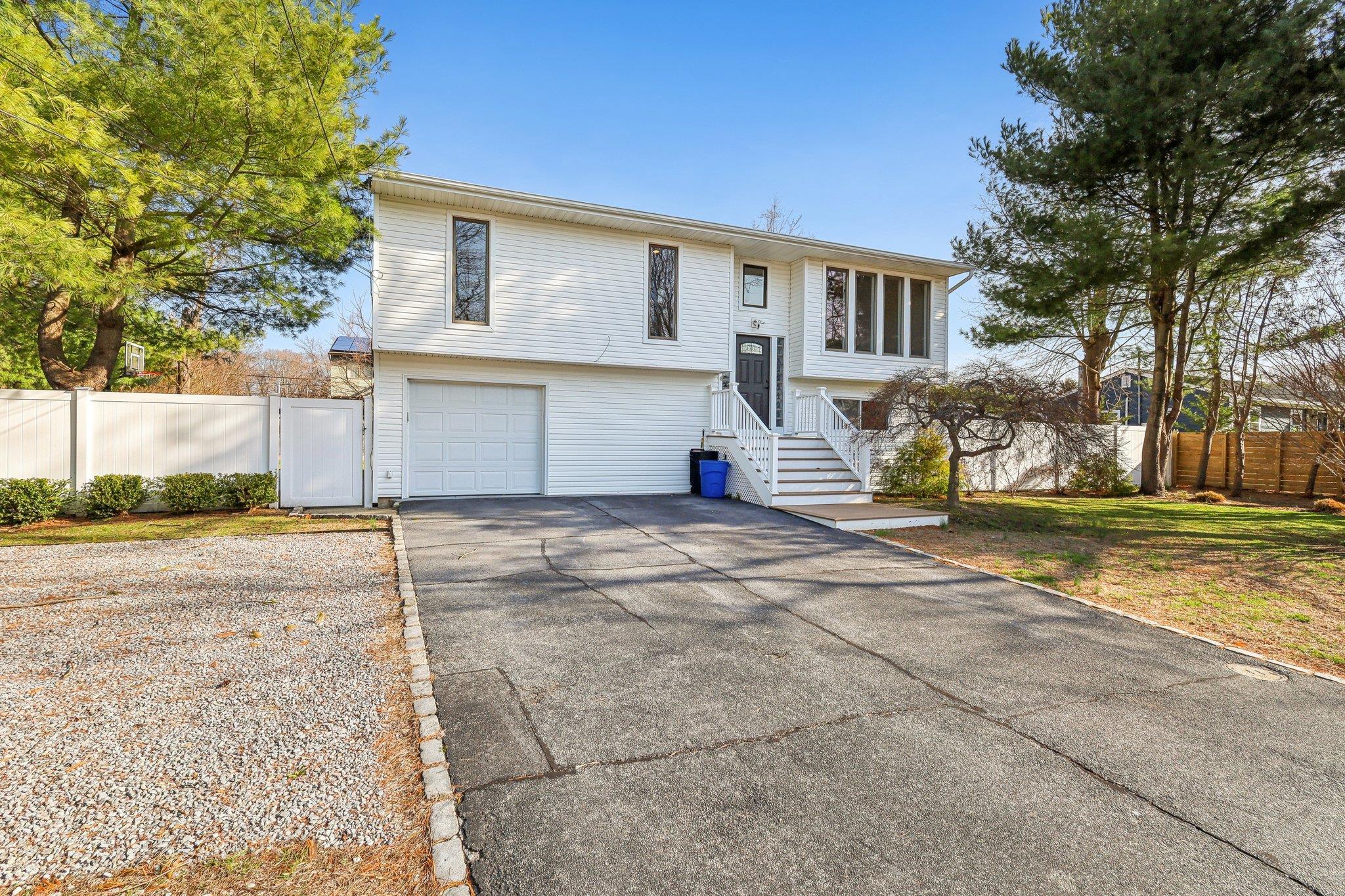 Single Family Dehan  Suffolk County, NY 11787, MLS-809304-3