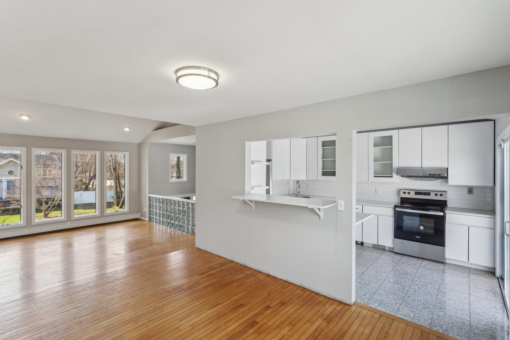 Single Family Dehan  Suffolk County, NY 11787, MLS-809304-9