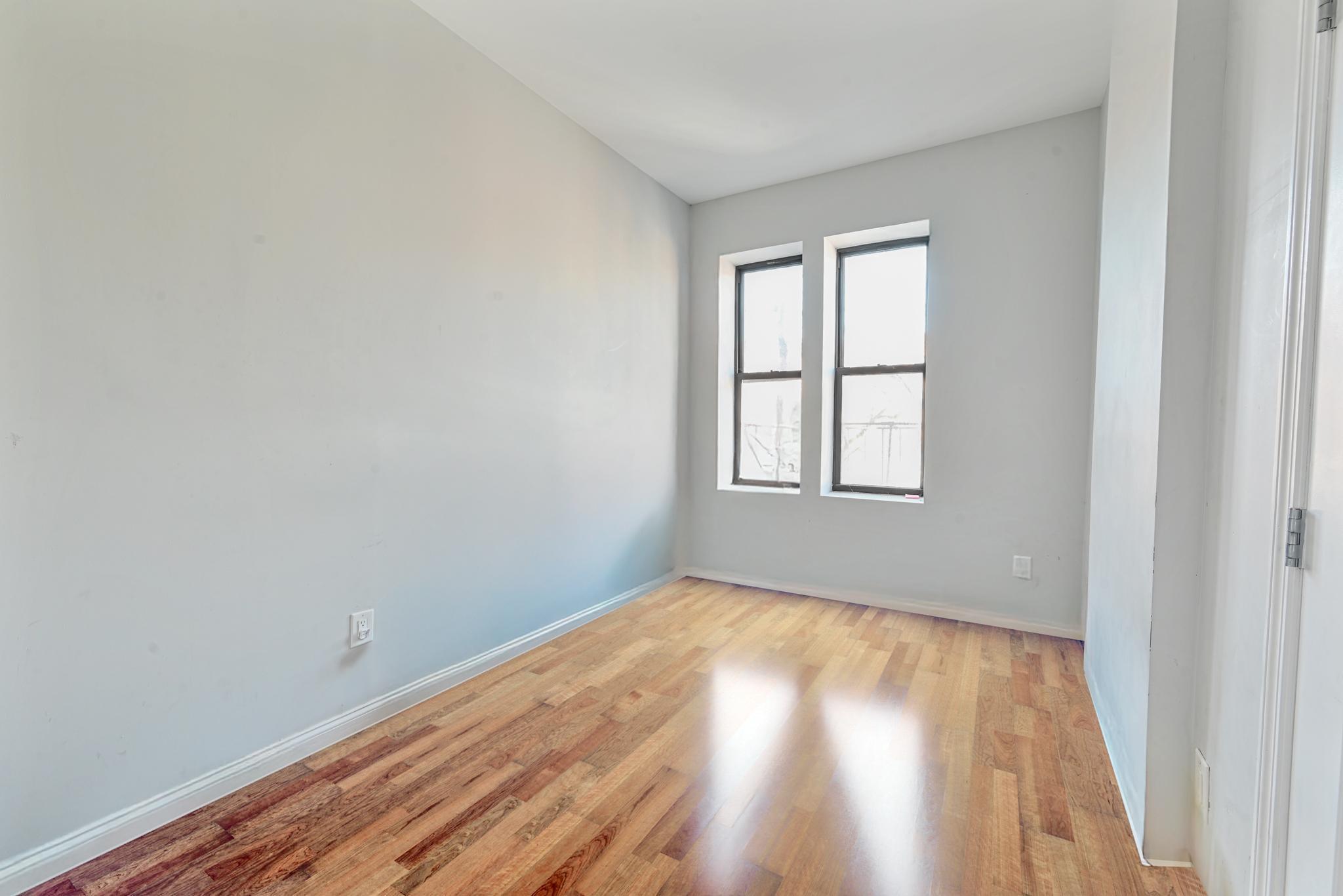 Single Family Bathgate Ave Bronx, NY 10457, MLS-810063-17