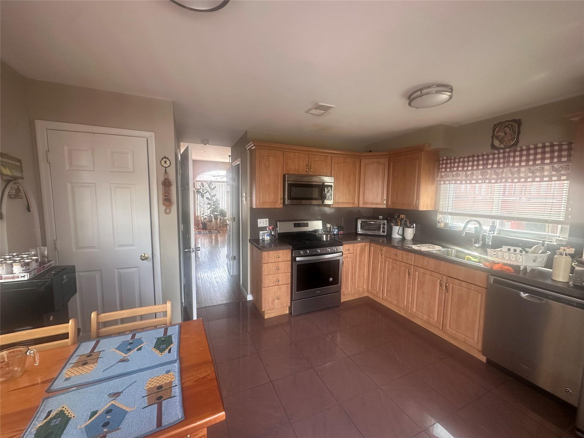Single Family Clifton Avenue  Staten Island, NY 10305, MLS-810075-2
