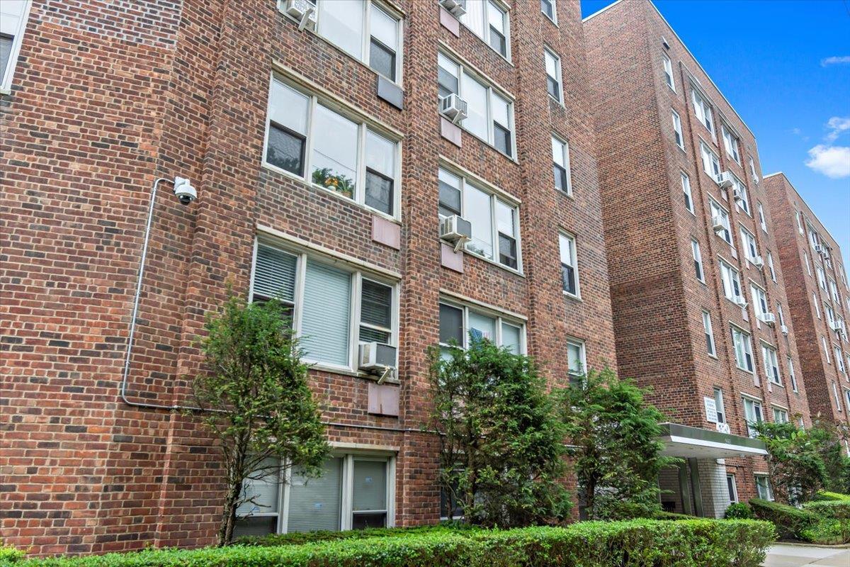 Coop Van Cortlandt Park East  Bronx, NY 10470, MLS-810575-2