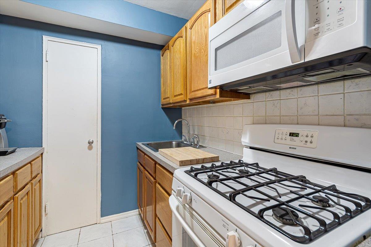 Coop Van Cortlandt Park East  Bronx, NY 10470, MLS-810575-4