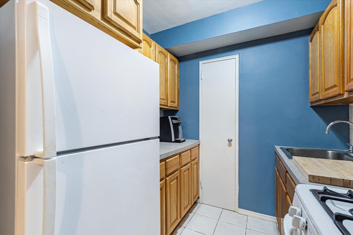 Coop Van Cortlandt Park East  Bronx, NY 10470, MLS-810575-5