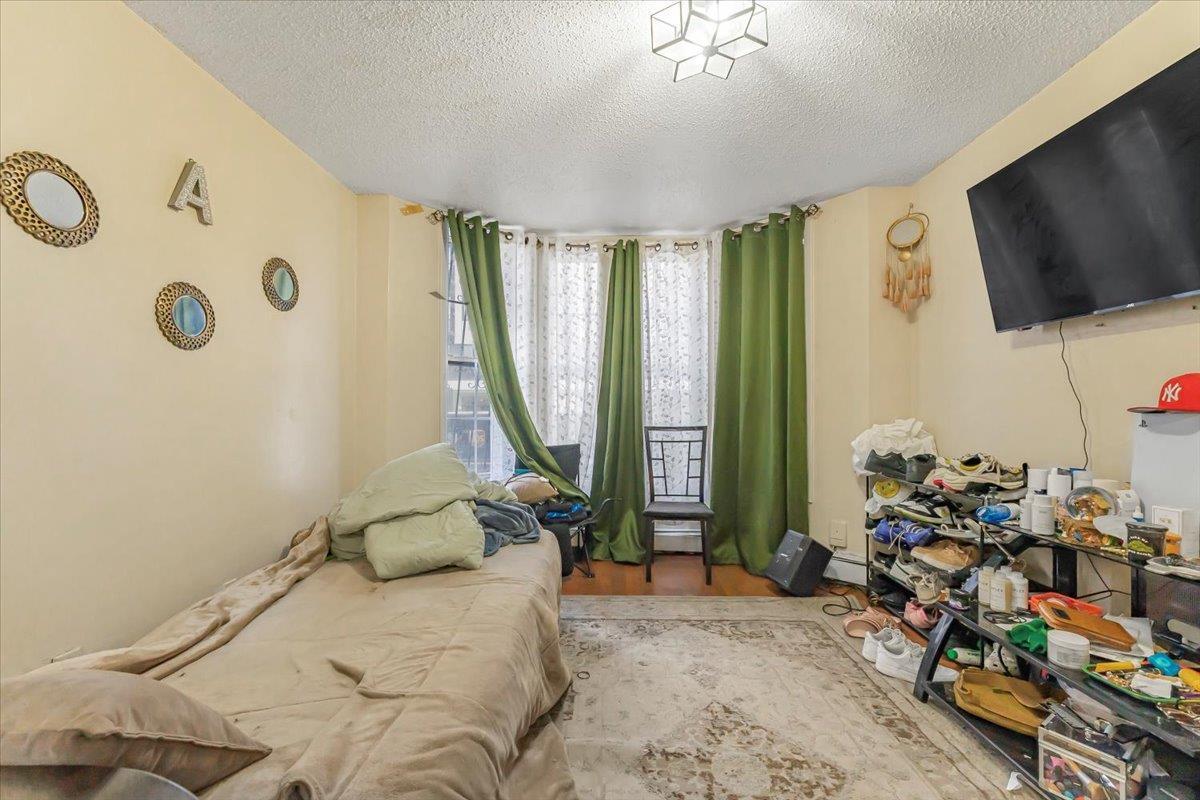 Single Family Kelly St Bronx, NY 10459, MLS-810623-10