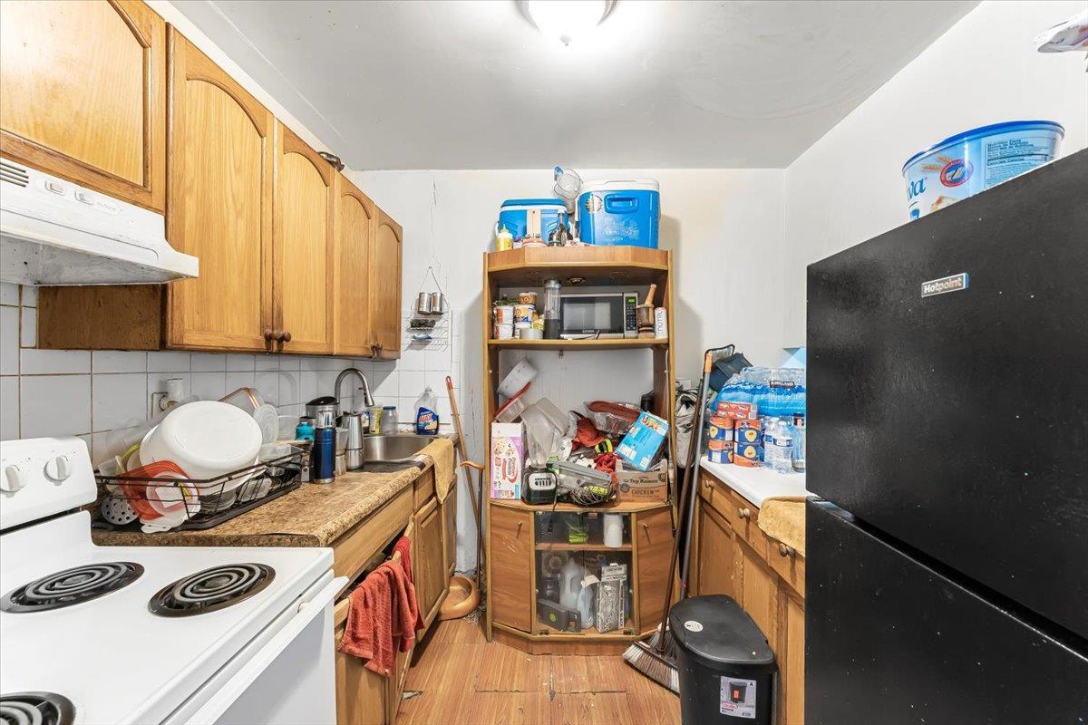 Single Family Kelly St Bronx, NY 10459, MLS-810623-8