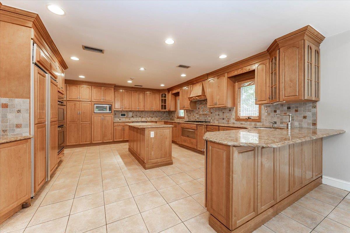 Single Family Oakland  Nassau County, NY 11516, MLS-810624-10