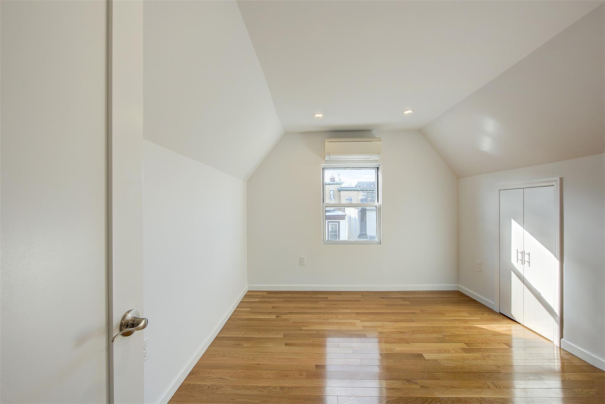 Single Family 89th  Queens, NY 11421, MLS-810642-28