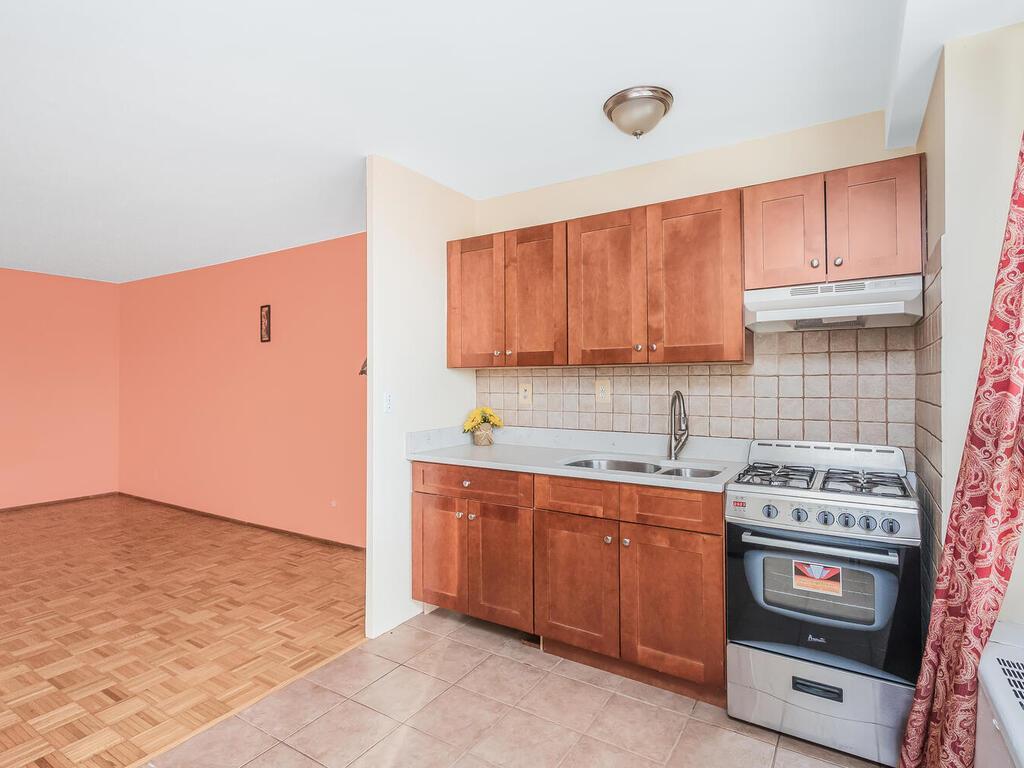 Coop Henry Hudson Parkway  Bronx, NY 10471, MLS-810753-4