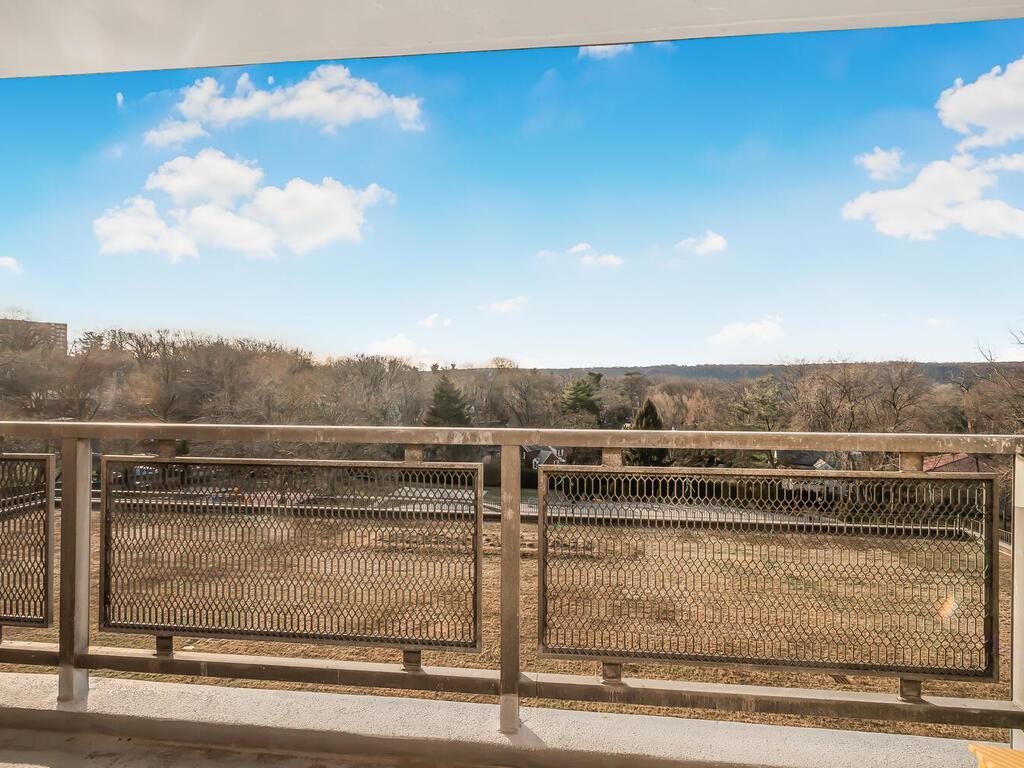 Coop Henry Hudson Parkway  Bronx, NY 10471, MLS-810753-6