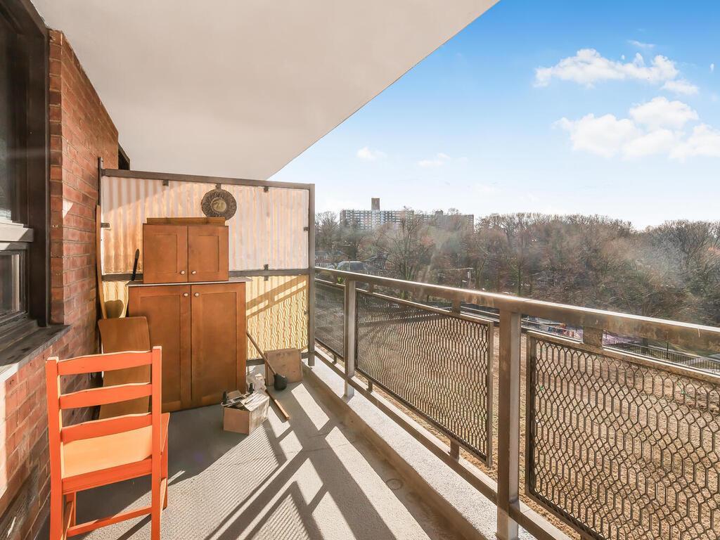 Coop Henry Hudson Parkway  Bronx, NY 10471, MLS-810753-7