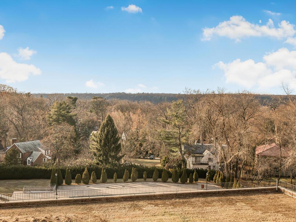 Coop Henry Hudson Parkway  Bronx, NY 10471, MLS-810753-8