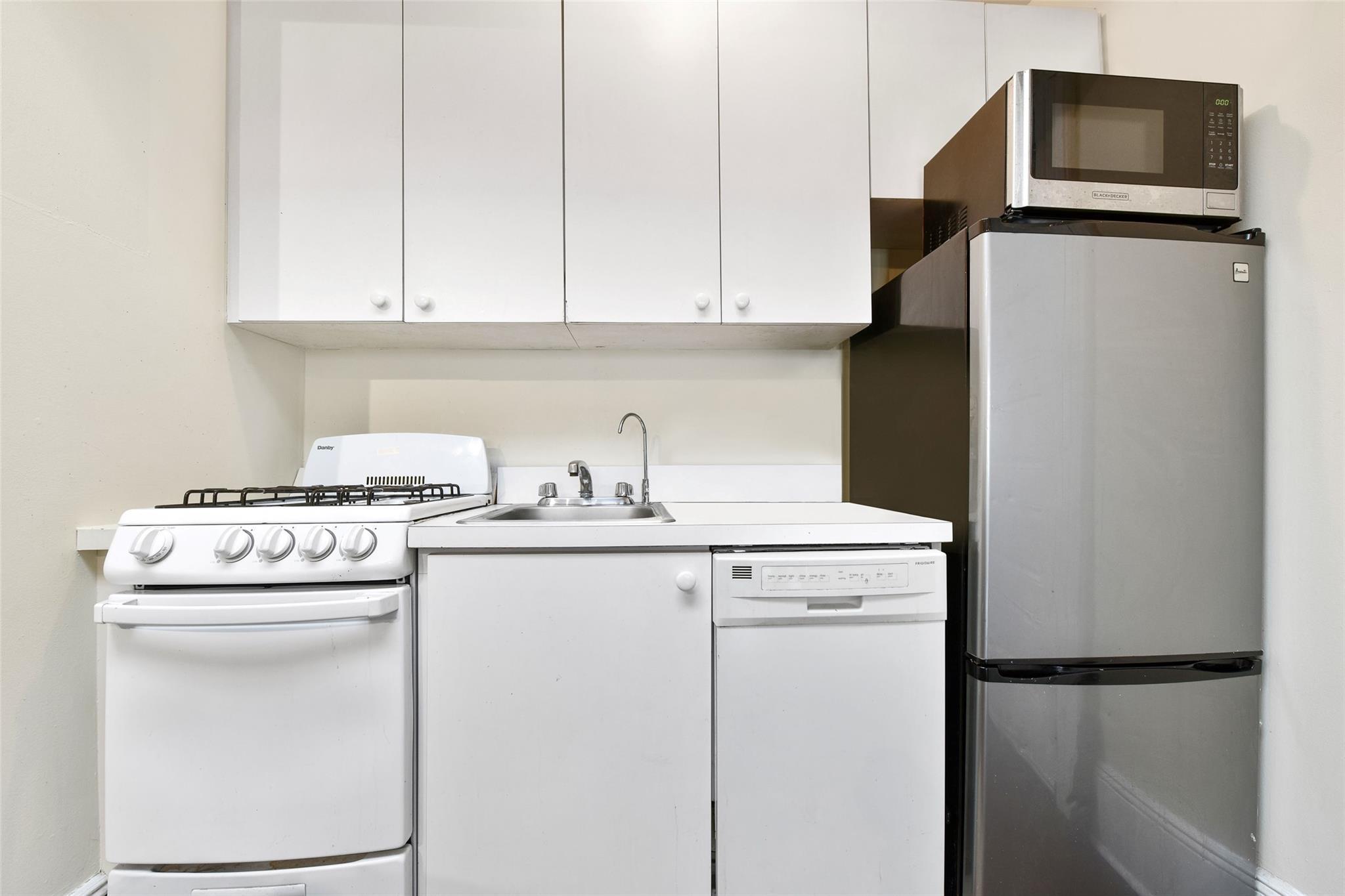 Commercial Sale Madison  Manhattan, NY 10128, MLS-810830-25