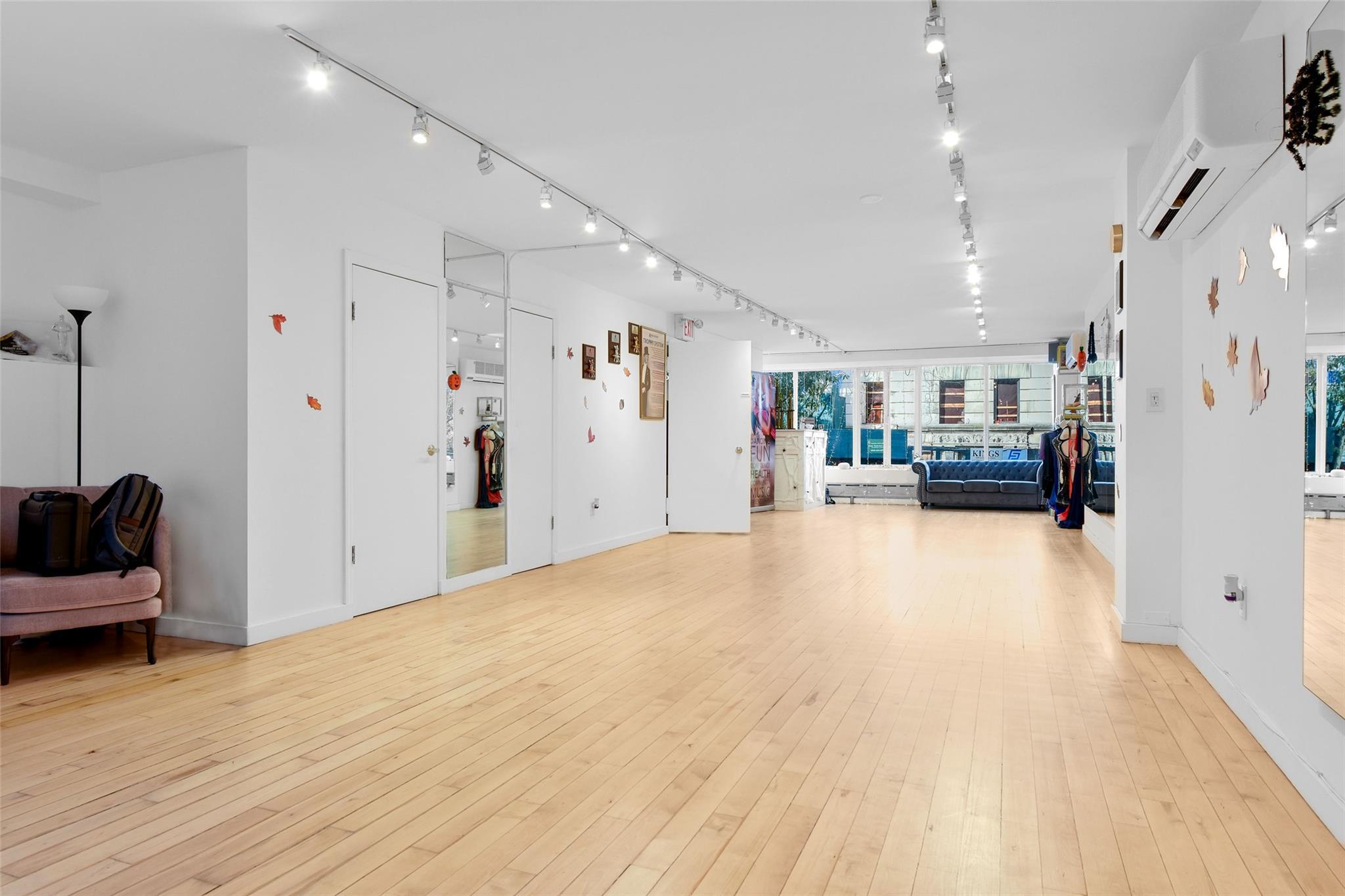 Commercial Sale Madison  Manhattan, NY 10128, MLS-810830-4