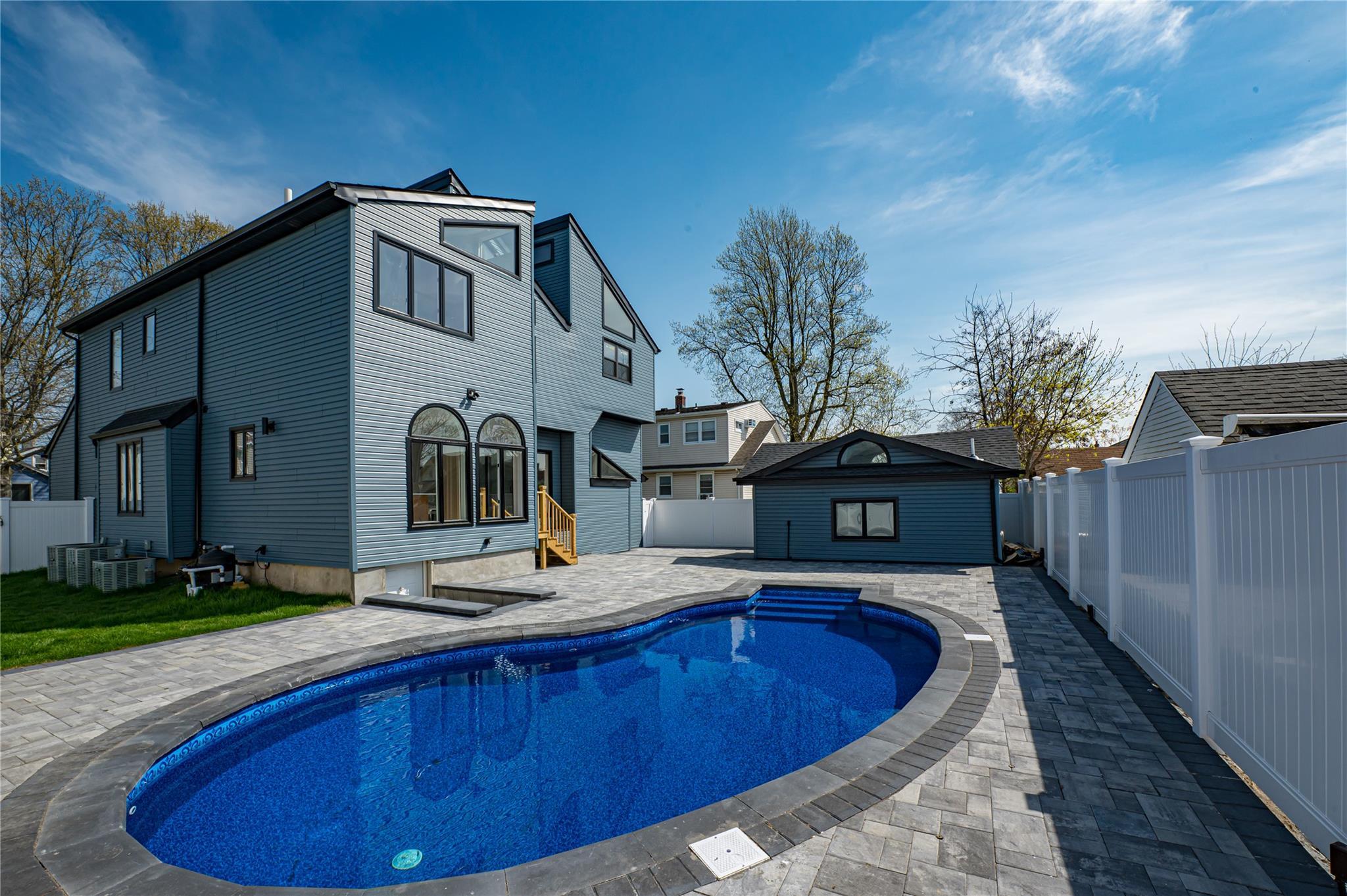Single Family Clarendon  Nassau County, NY 11710, MLS-810844-27