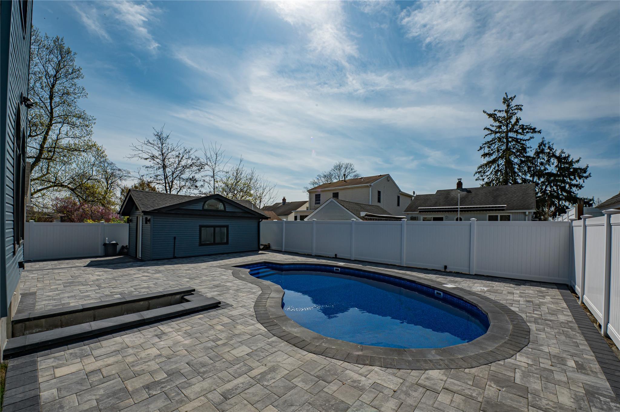 Single Family Clarendon  Nassau County, NY 11710, MLS-810844-35
