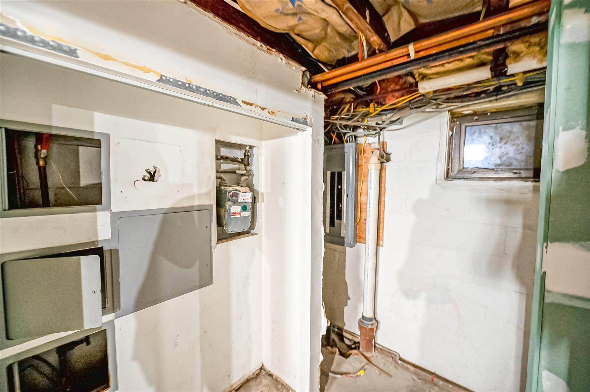 Single Family Clarendon  Nassau County, NY 11710, MLS-810844-36