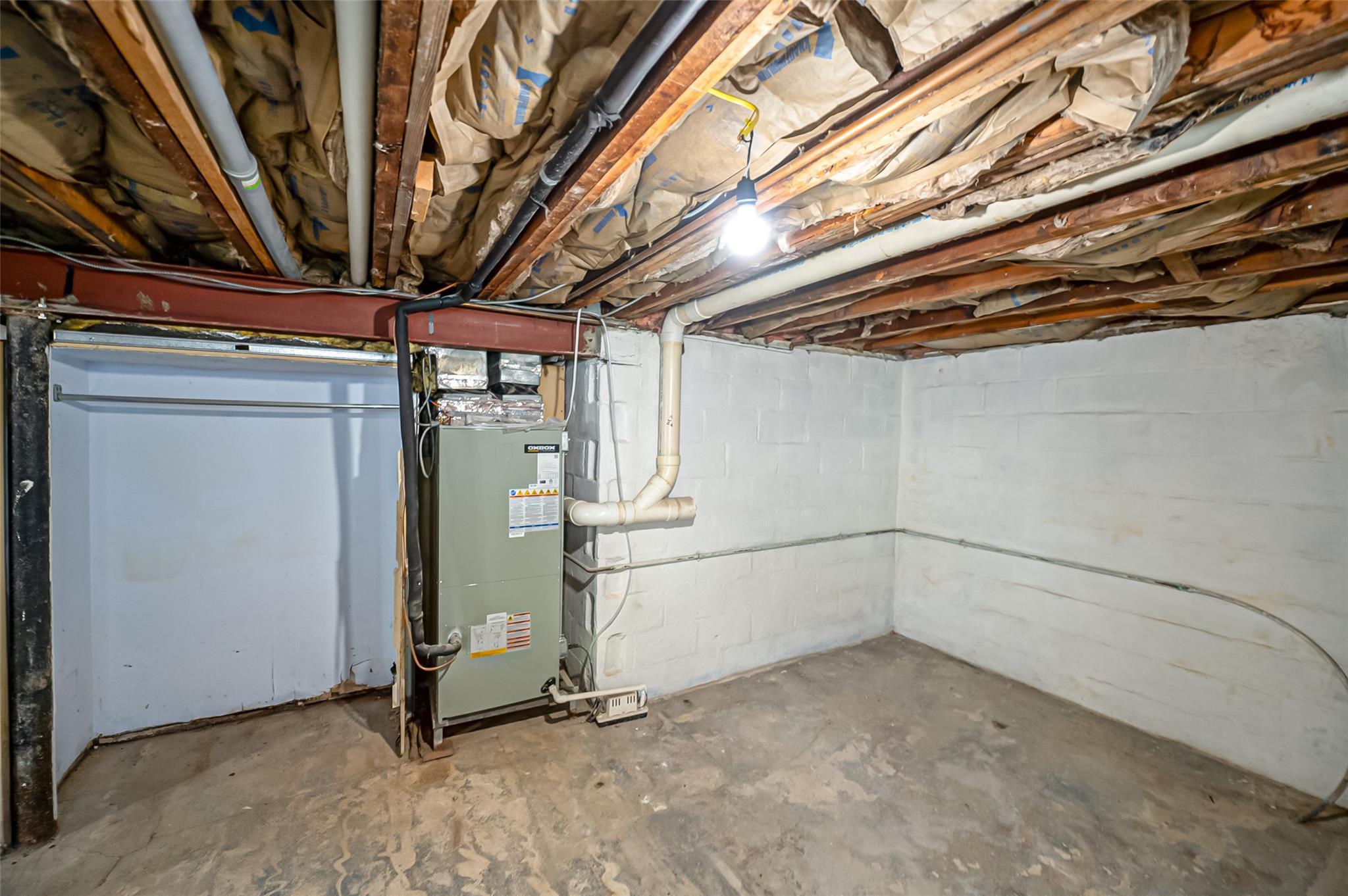 Single Family Clarendon  Nassau County, NY 11710, MLS-810844-37
