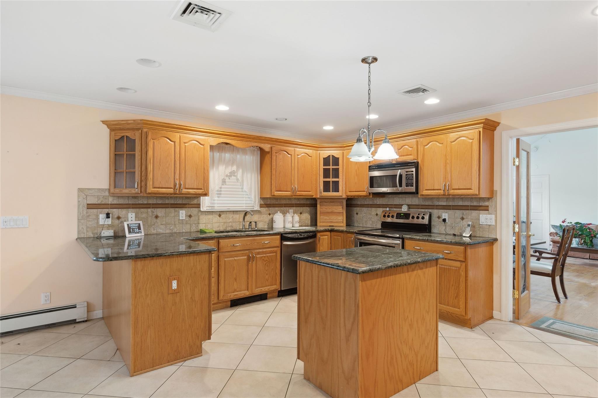 Single Family Risa  Suffolk County, NY 11901, MLS-810852-10