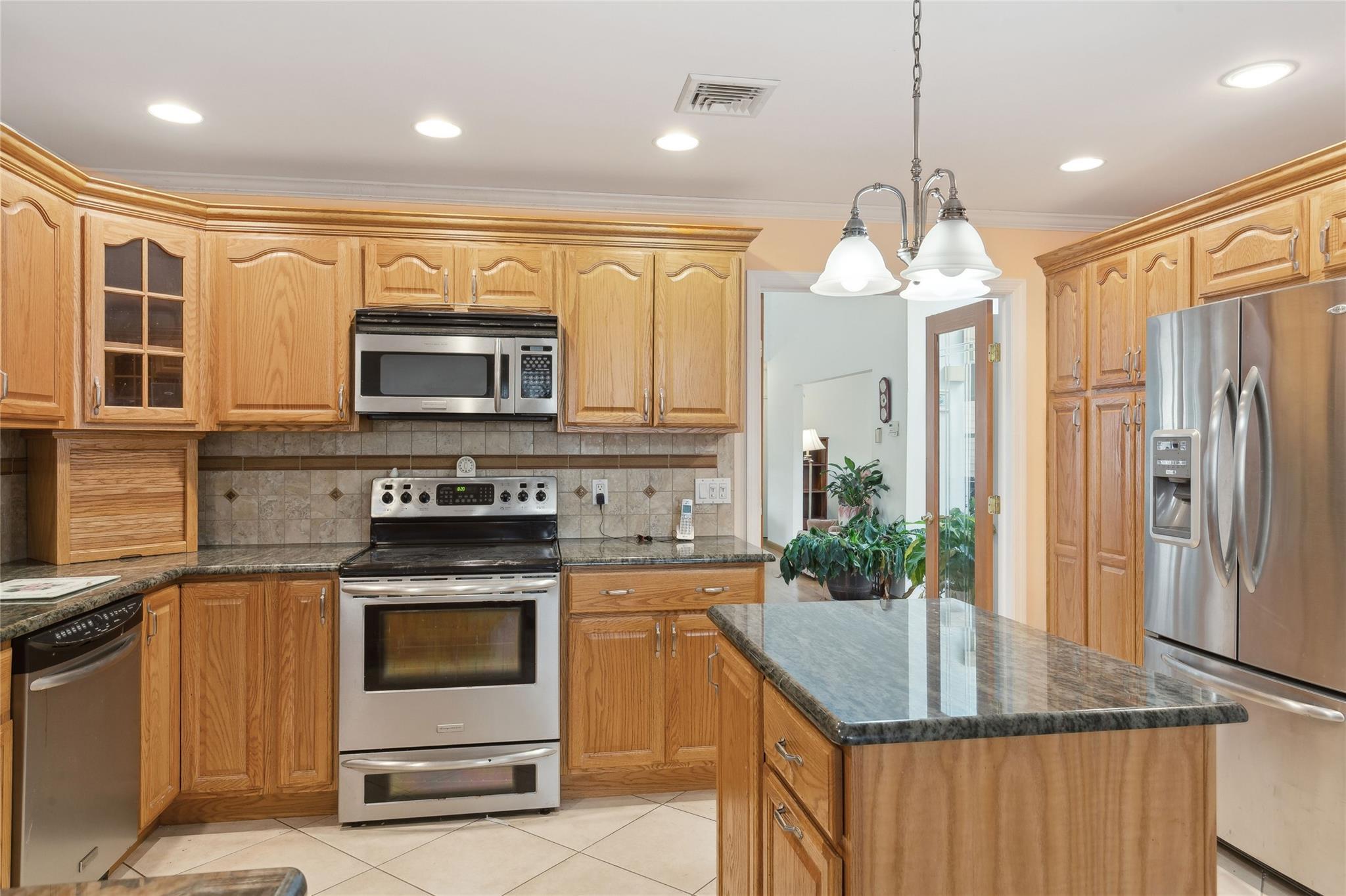 Single Family Risa  Suffolk County, NY 11901, MLS-810852-11